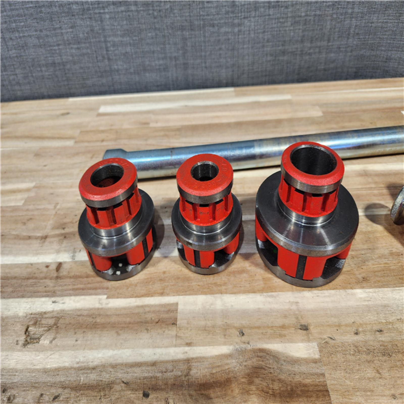 HOUSTON LOCATION - AS-IS RIDGID 36345 Exposed Ratchet Threader Set  1/2-1 Capacity NPT