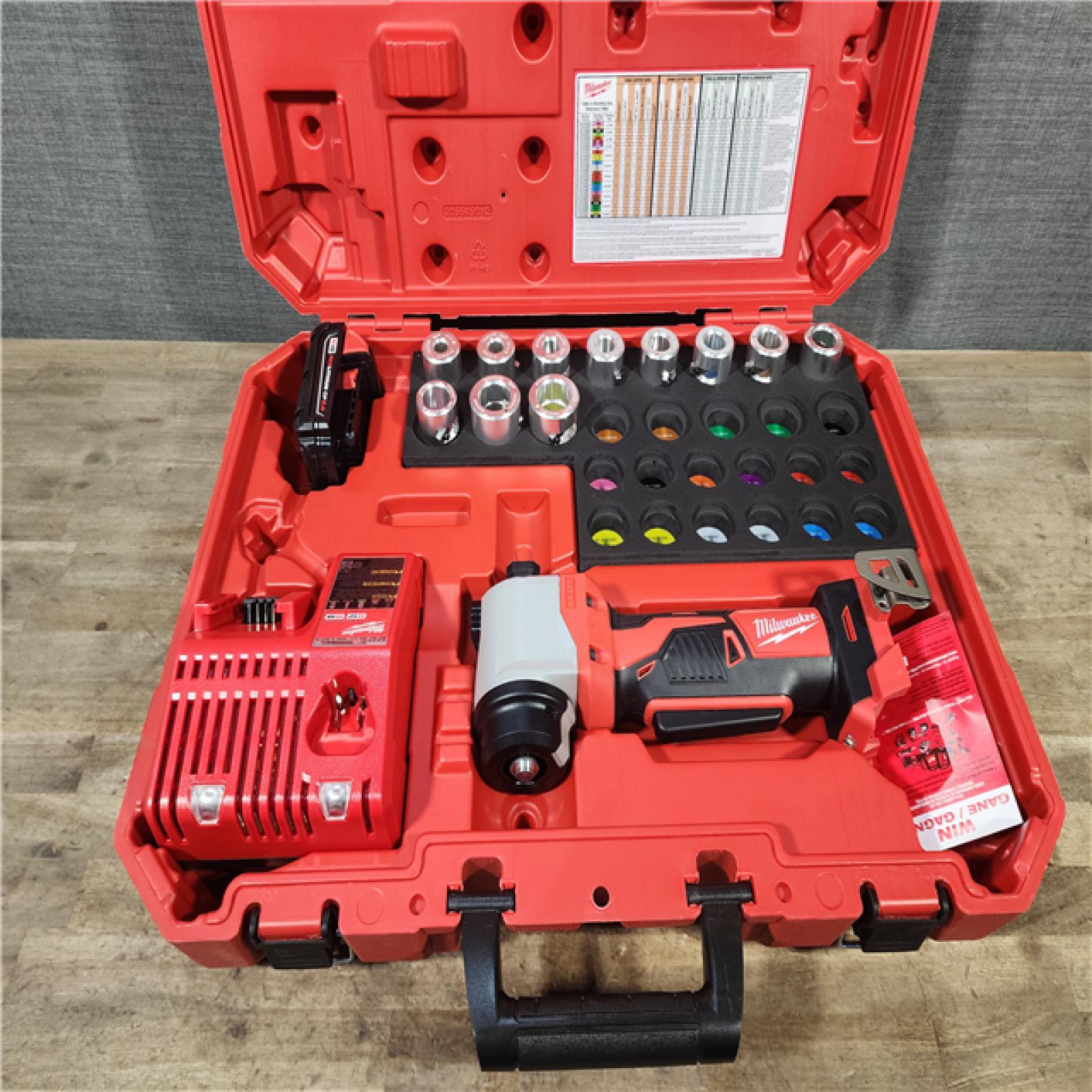 HOUSTON LOCATION - AS-IS Milwaukee-2935AL-21 M18 Cable Stripper Kit