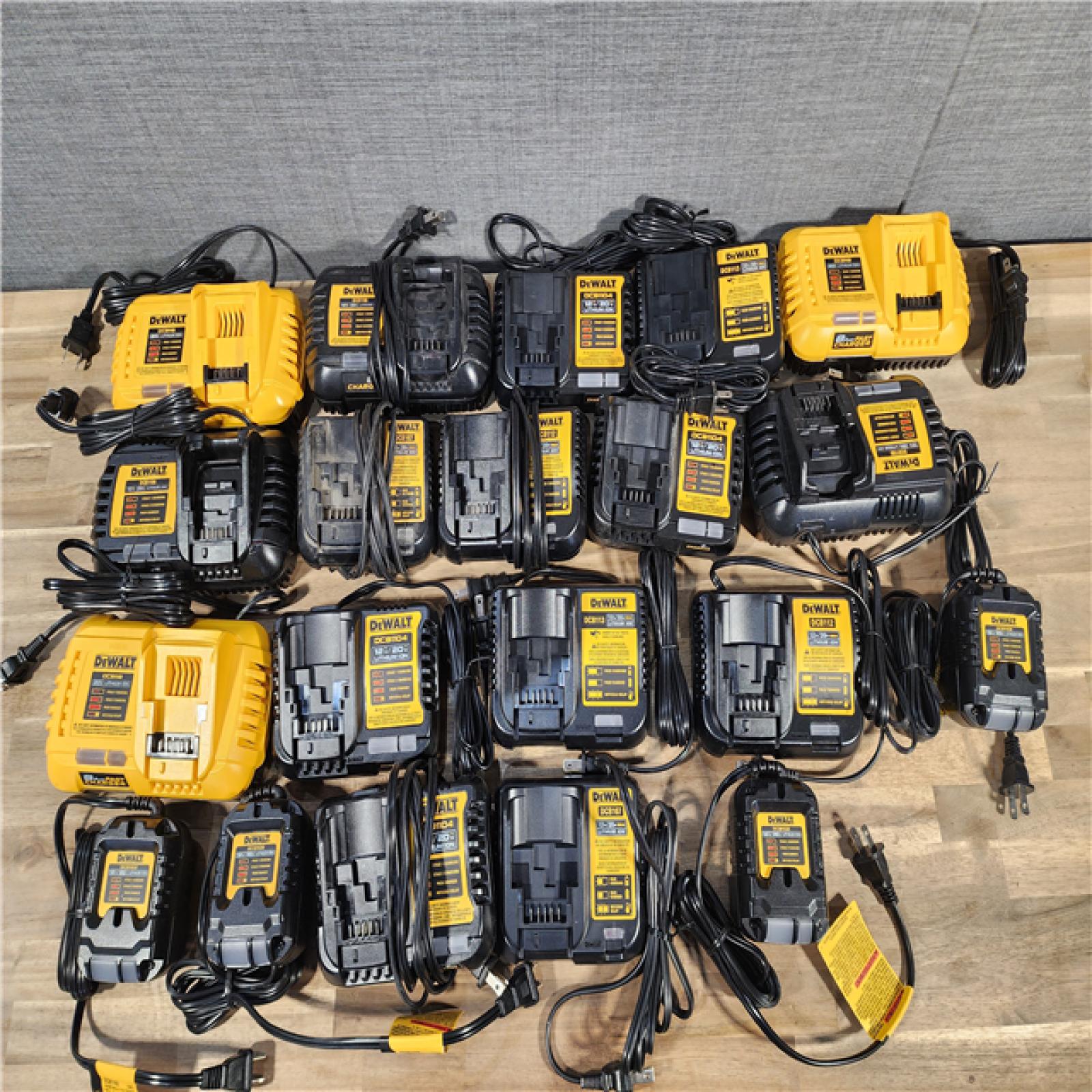 HOUSTON LOCATION - AS-IS DEWALT BATTERY CHARGER PACK QTY - 20