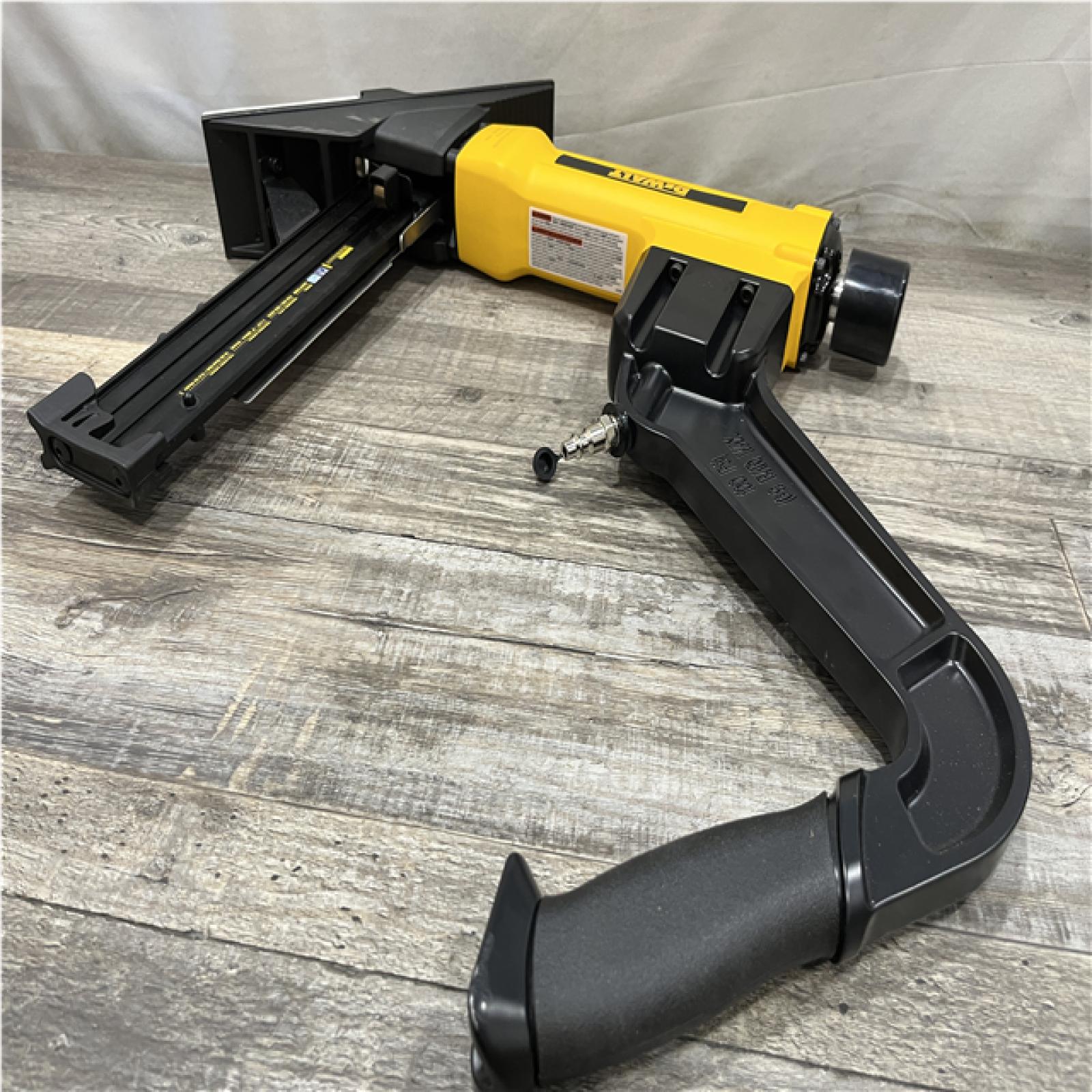 AS-IS DEWALT 2-in-1 Pneumatic 15.5-Gauge and 16-Gauge Flooring Tool