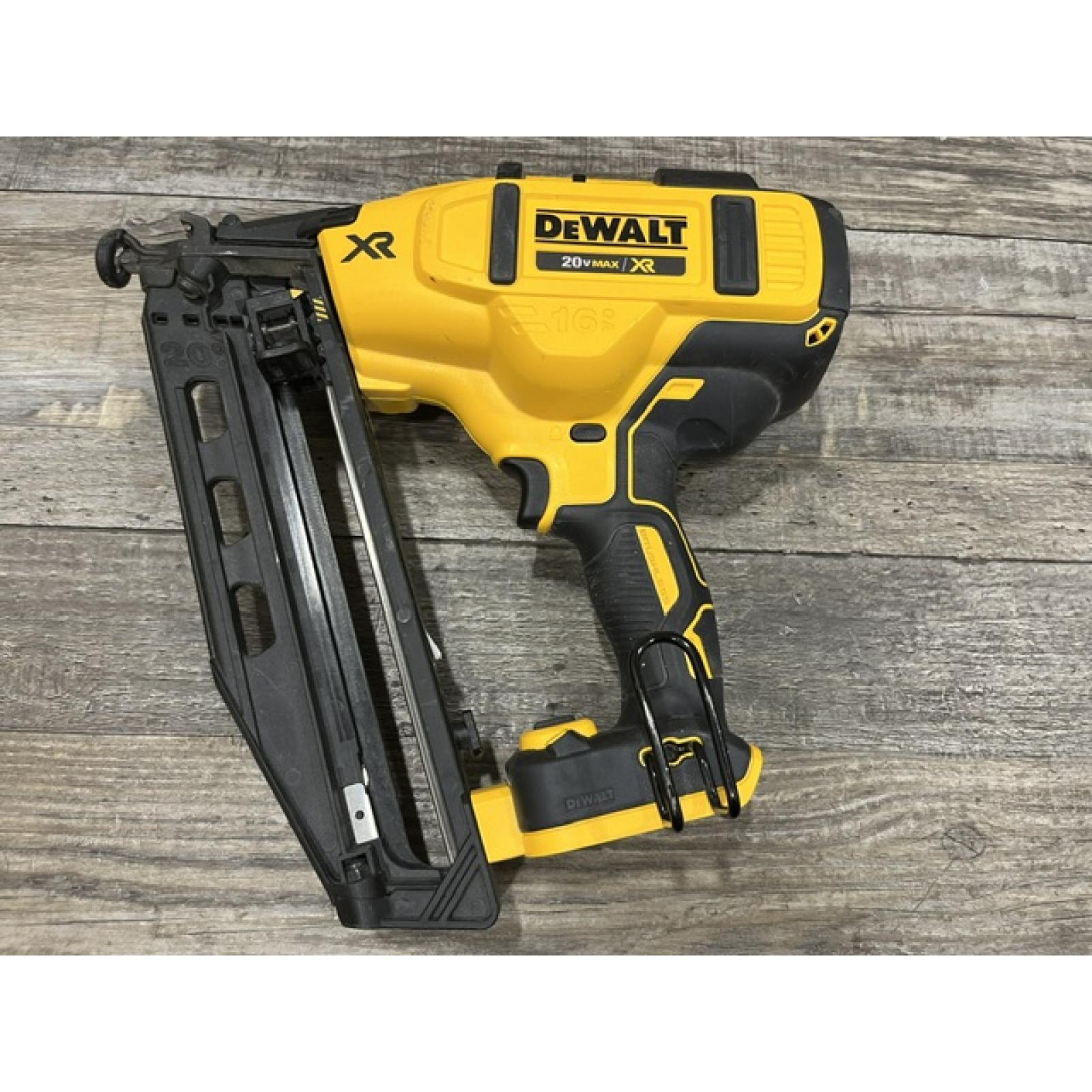 AS-IS DEWALT 20V MAX XR 16-Gauge Electric Cordless Angled Finishing Nailer Kit