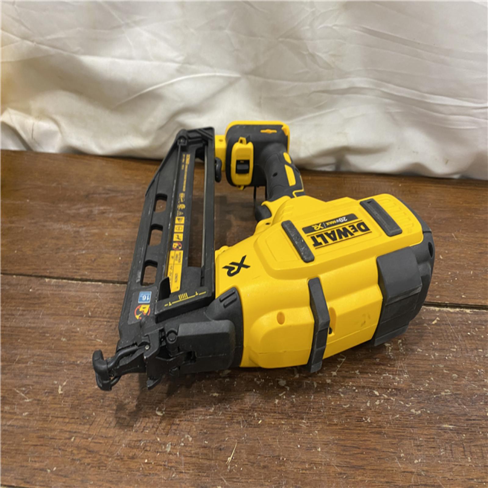 AS-IS DeWalt DCN660D1 20V 16 Gauge Cordless Angled Finish Nailer Kit W/ 2Ah Battery