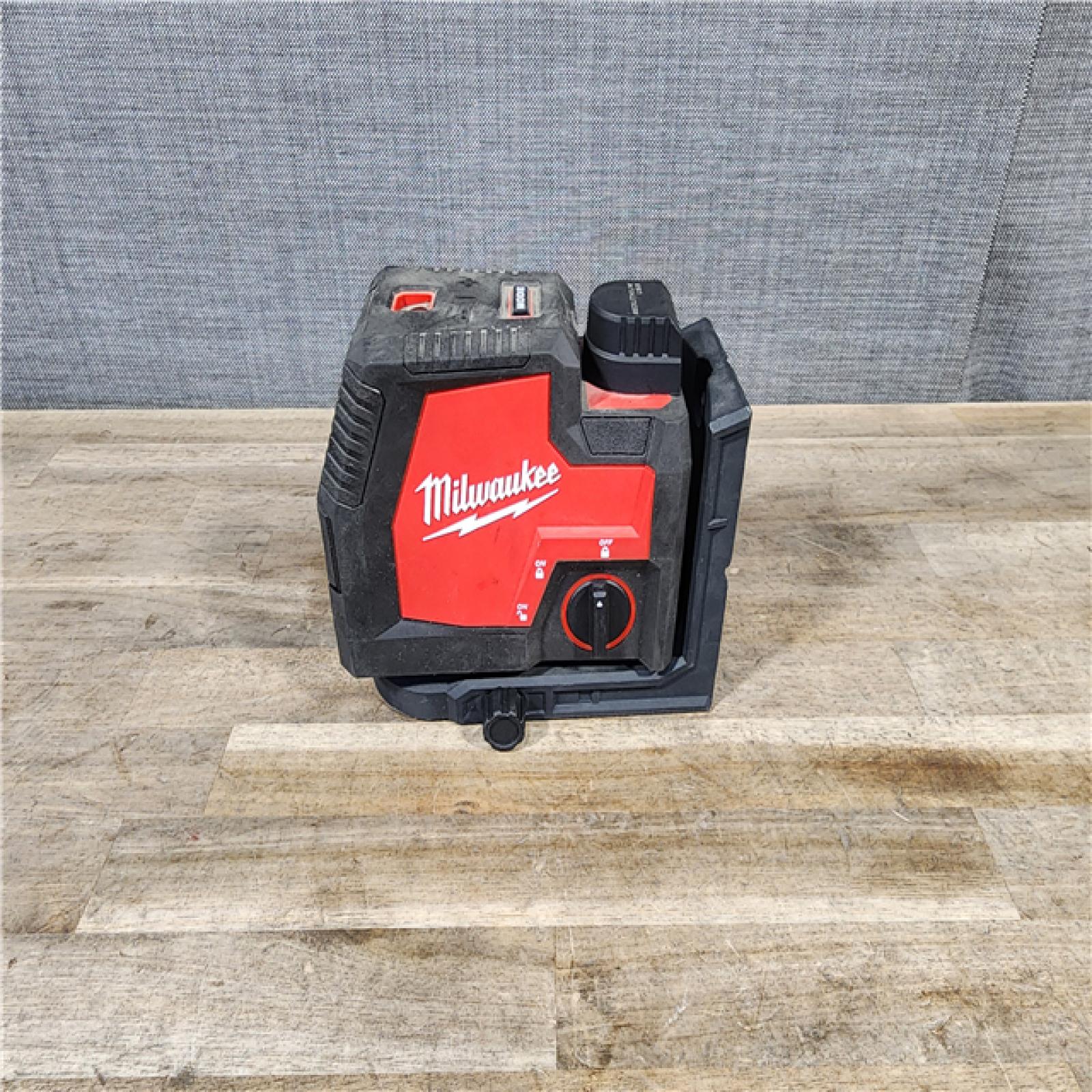 HOUSTON LOCATION - AS-IS Milwaukee-3522-20 Green Beam Laser Cross Line Plumb Point USB Rechargeable (TOOL ONLY)