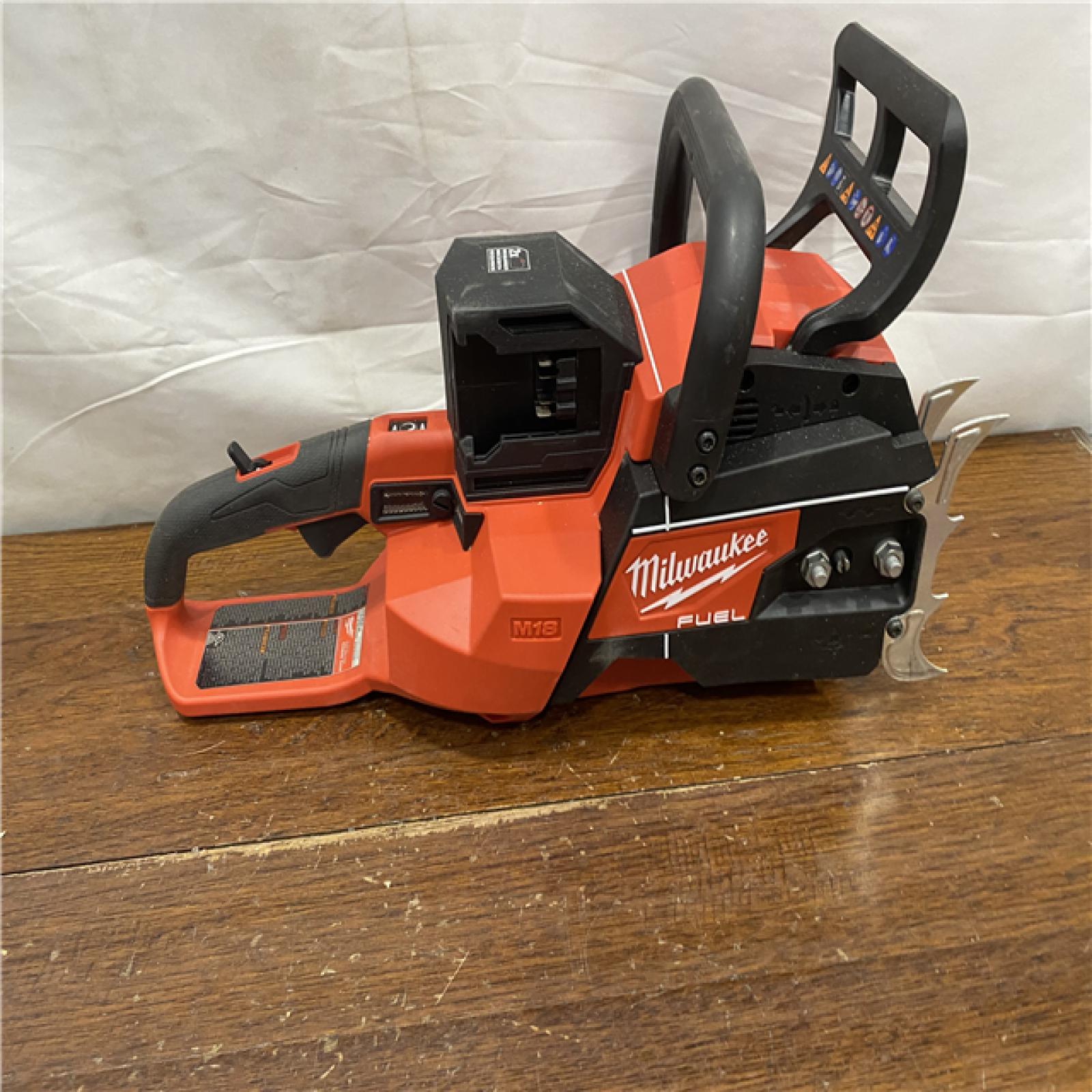 AS-IS Milwaukee M18 FUEL Cordless 20 in. Chainsaw Kit