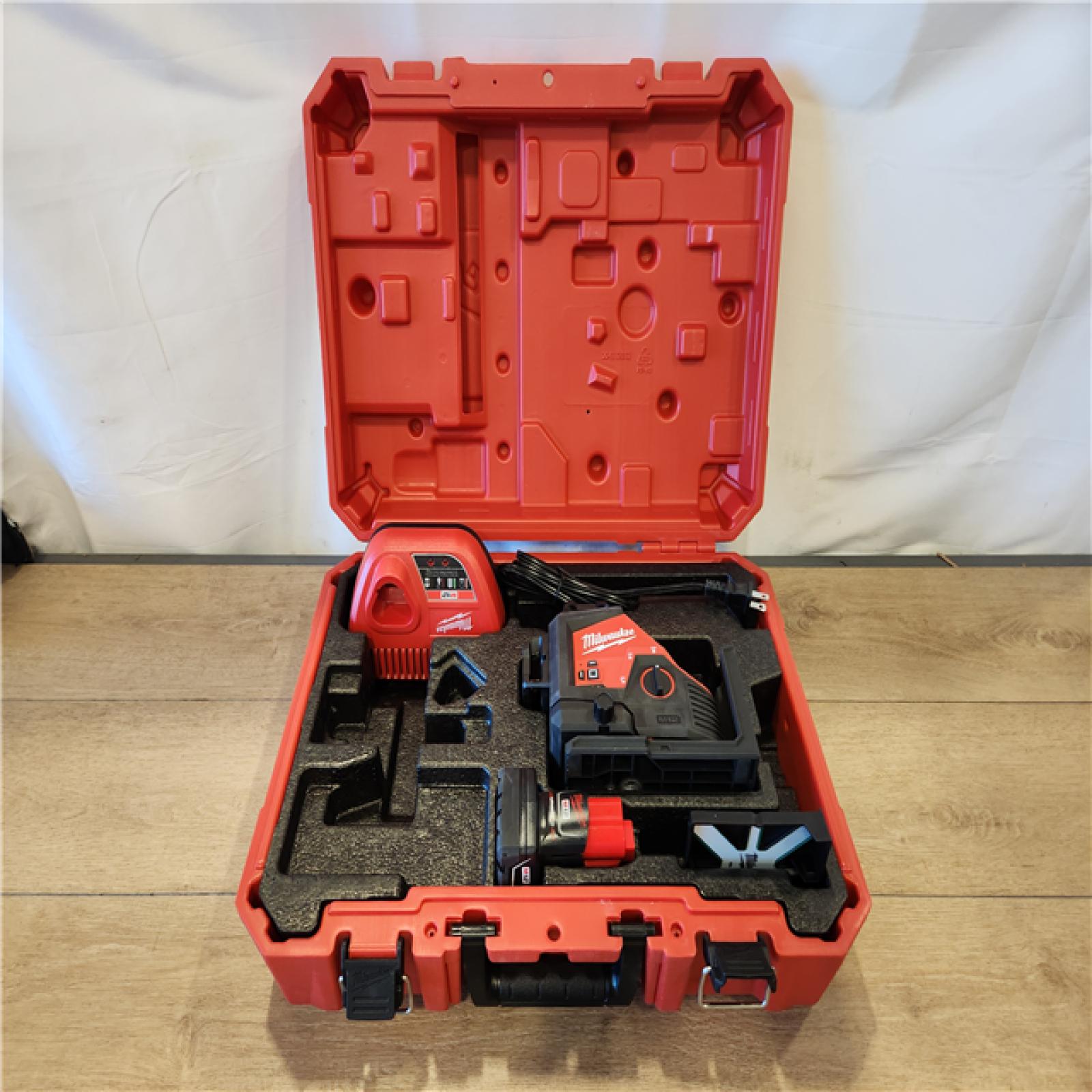 AS-IS- Milwaukee-M12 Green Beam Laser 360° 3-Plane Kit