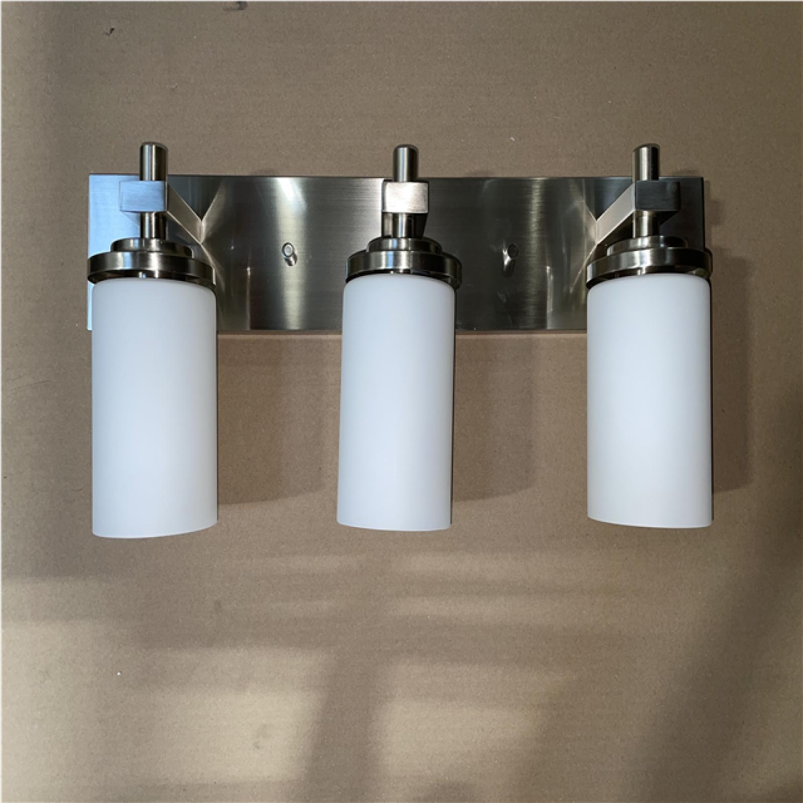 DALLAS LOCATION- SUREHOME 3 BULB LIGHT VANITY PALLET-(42 UNITS)