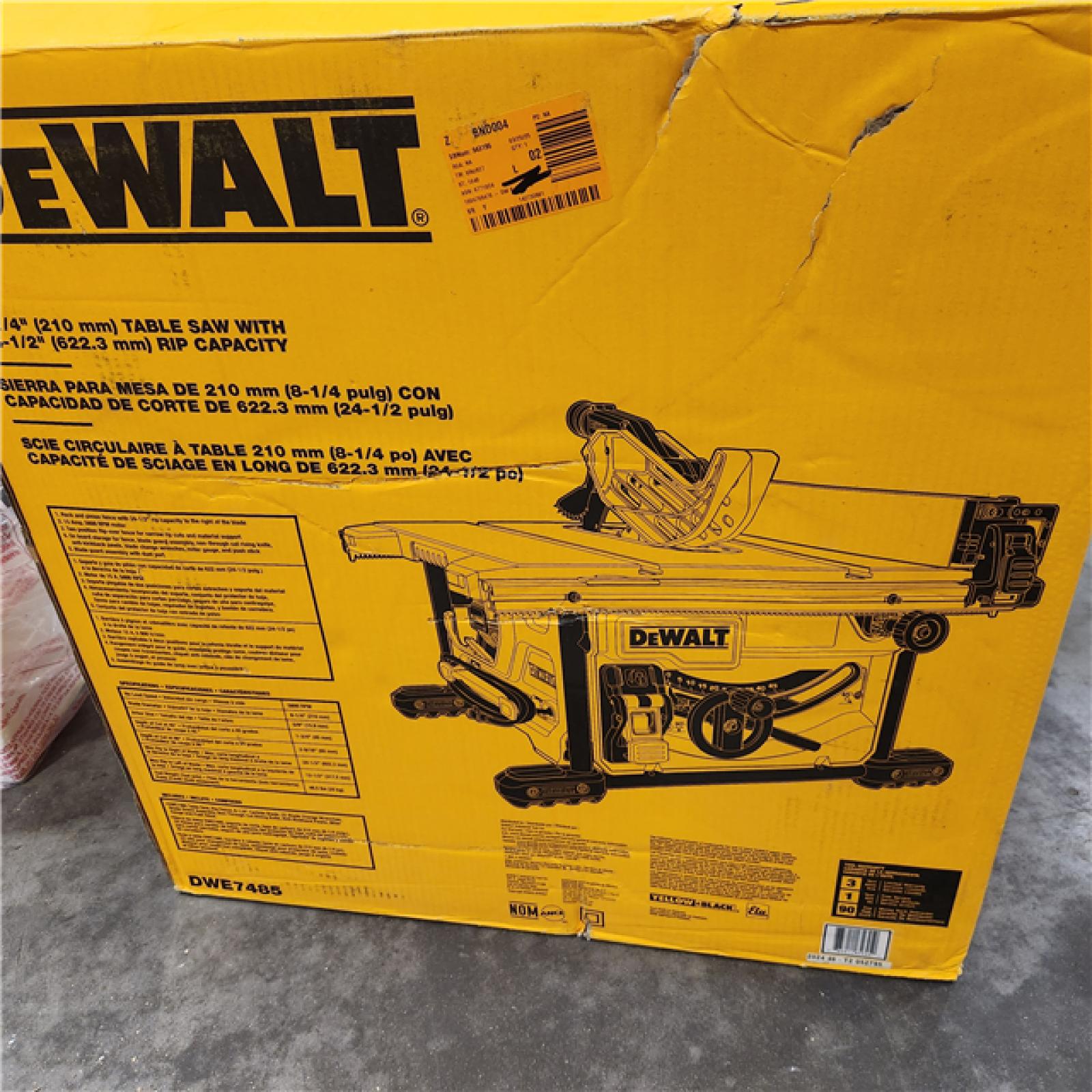 Excellent - DEWALT 15 Amp Corded 8-1/4 in. Compact Portable Jobsite Table Saw