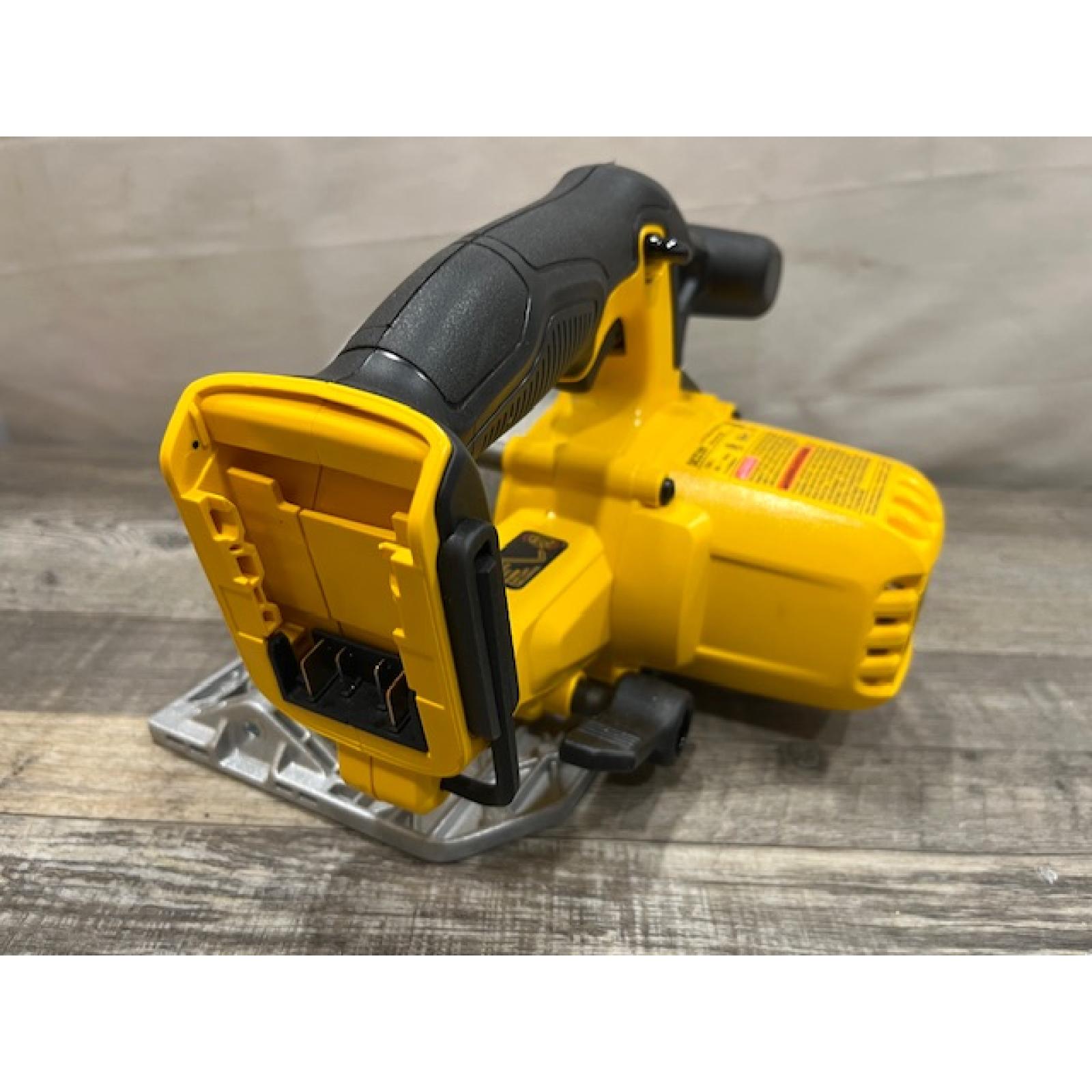 AS-IS DEWALT 6-1/2'' 165MM CIRCULAR SAW (Tool-Only)