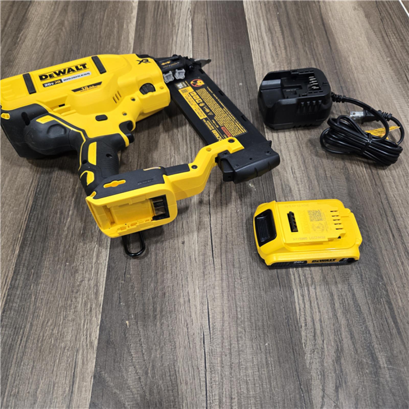 GOOD DEWALT 20V MAX XR 18 Gauge Brad Nailer Kit