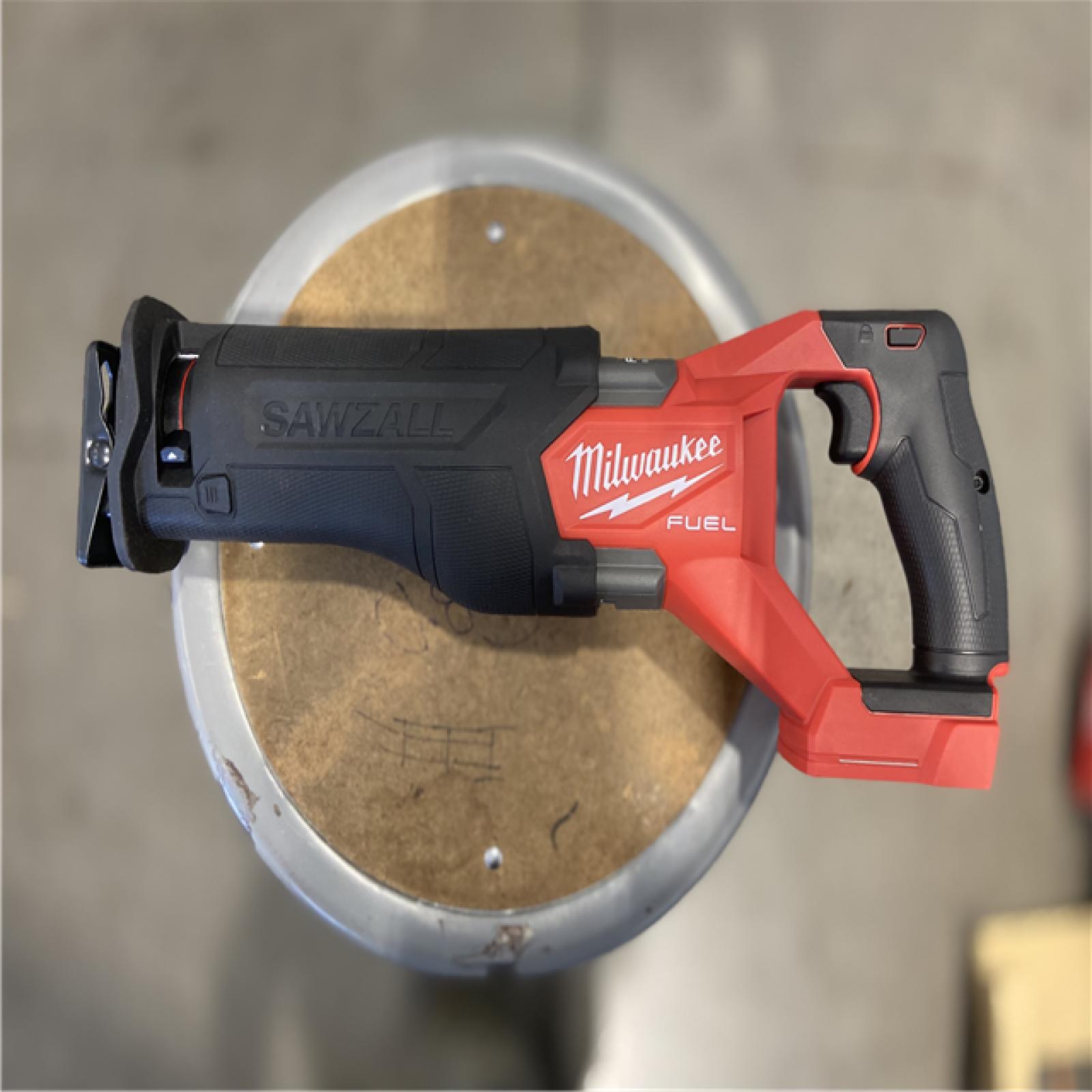 LIKE NEW! - Milwaukee M18 FUEL GEN-2 18V Lithium-Ion Brushless Cordless SAWZALL Reciprocating Saw (Tool-Only)