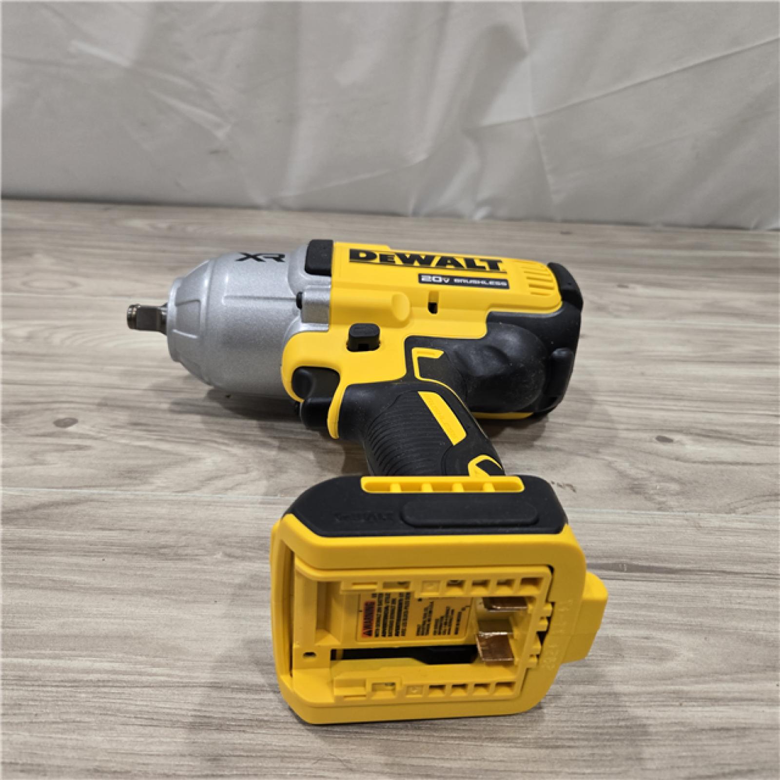 AS-IS Dewalt 20V MAX Lithium-Ion Cordless 1/2 in. Impact Wrench Kit