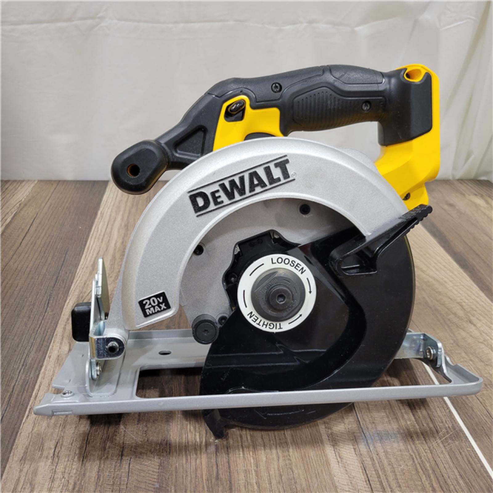 AS-IS  DeWALT Flexvolt Max 7-1/4  60V Brushless Circular Saw DCS578B