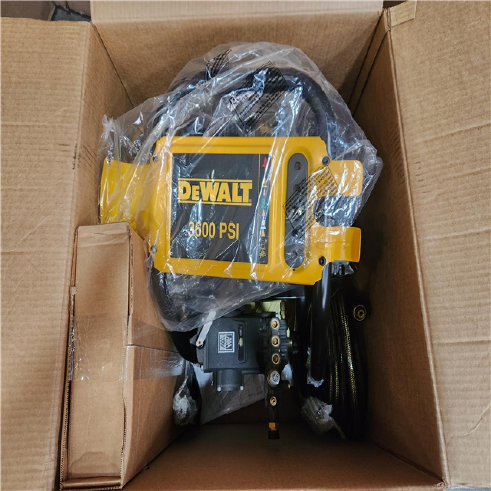 Phoenix NEW DEWALT 3600 PSI 2.5 GPM Gas Pressure Washer with Honda GX200 Engine  Heavy-Duty Commercial Cold Water Power Cleaner