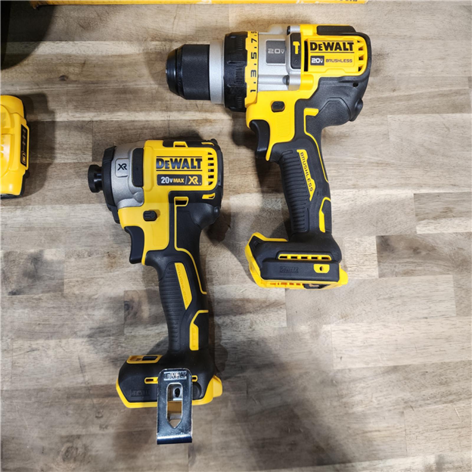 HOUSTON LOCATION - AS-IS DEWALT 20V MAX Cordless Brushless Hammer Drill/Driver 2 Tool Combo Kit with FLEXVOLT ADVANTAGE