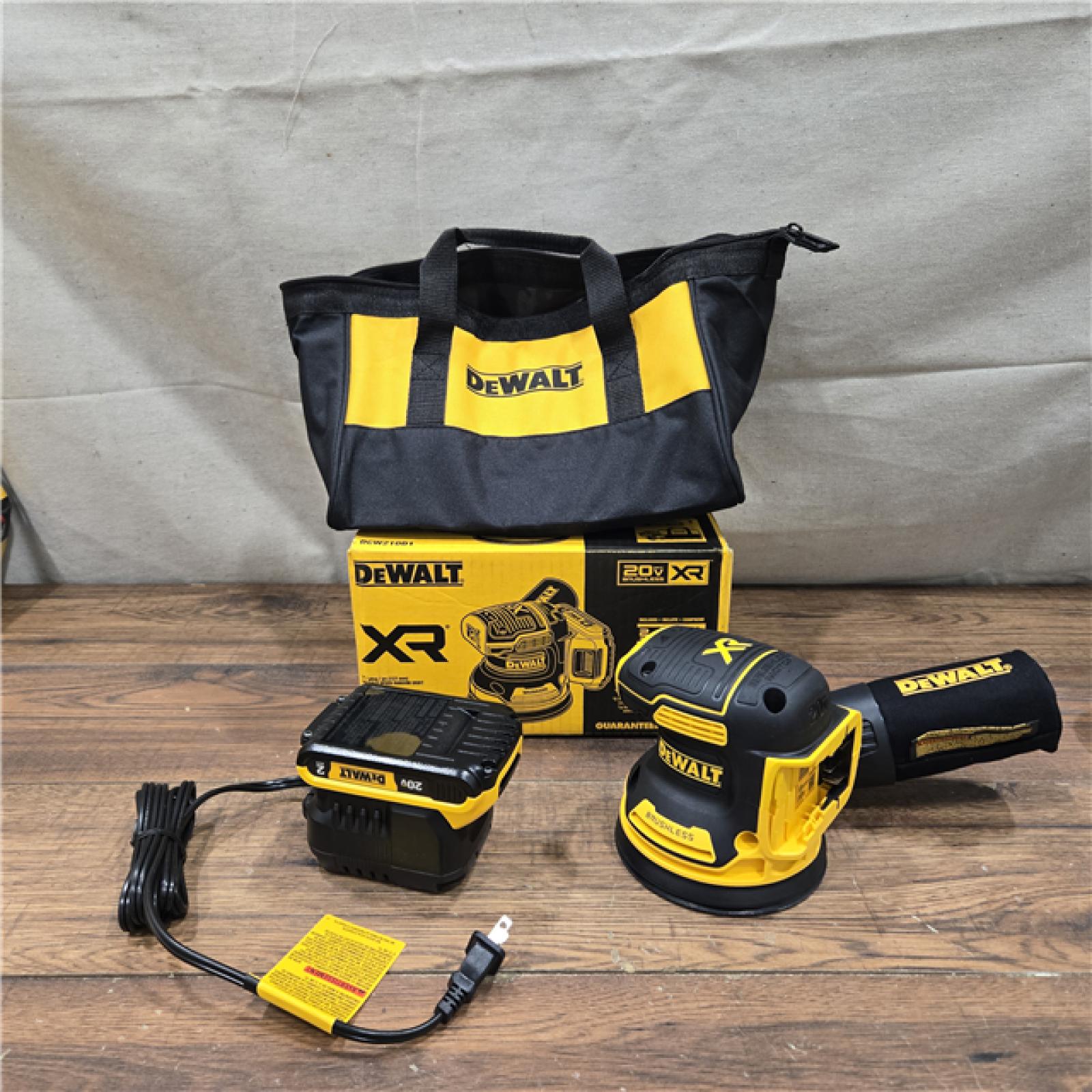 AS-IS DEWALT Cordless Brushless Random Orbital Sander KIT