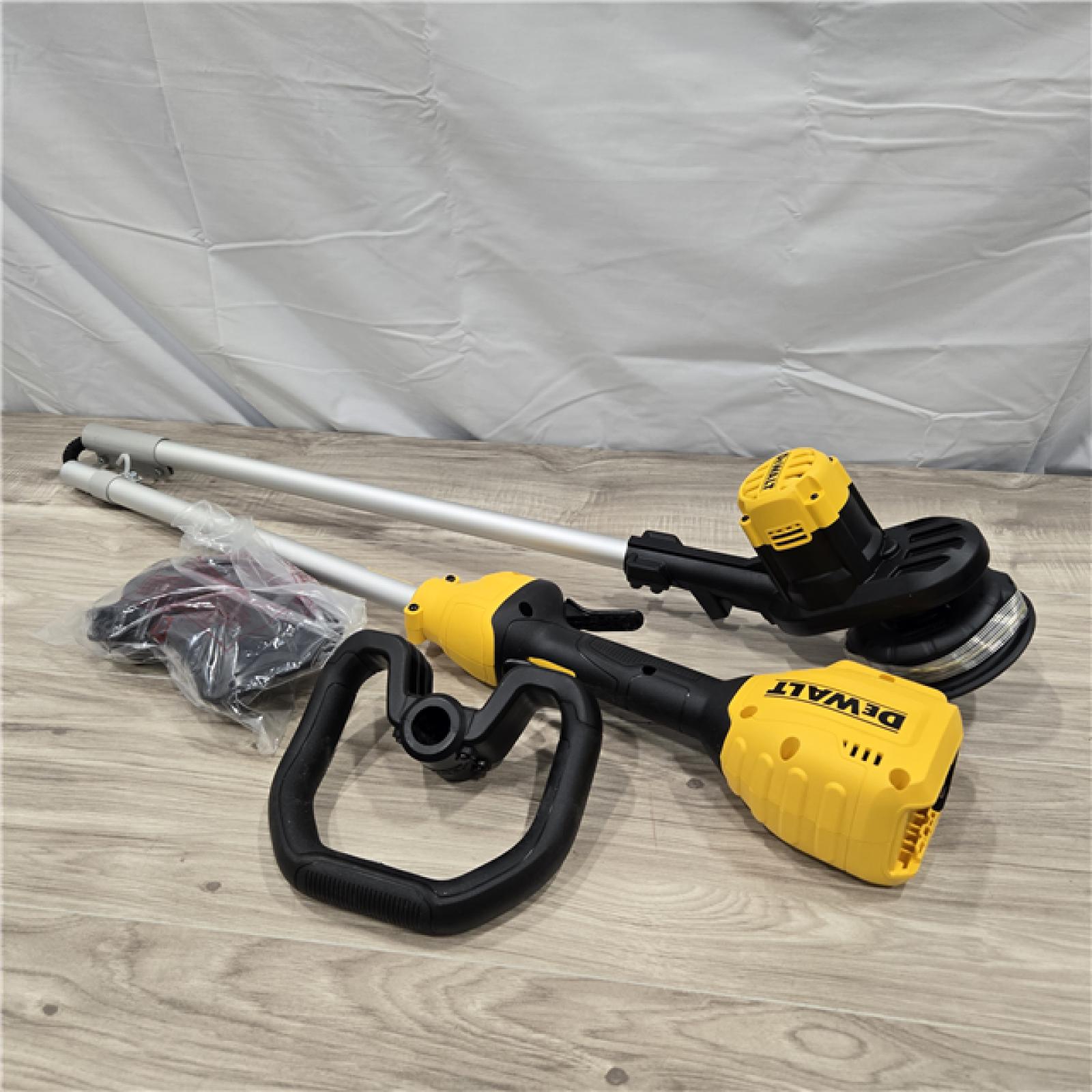LIKE NEW! - DEWALT  20V MAX Cordless Battery Powered String Trimmer (Tool Only)