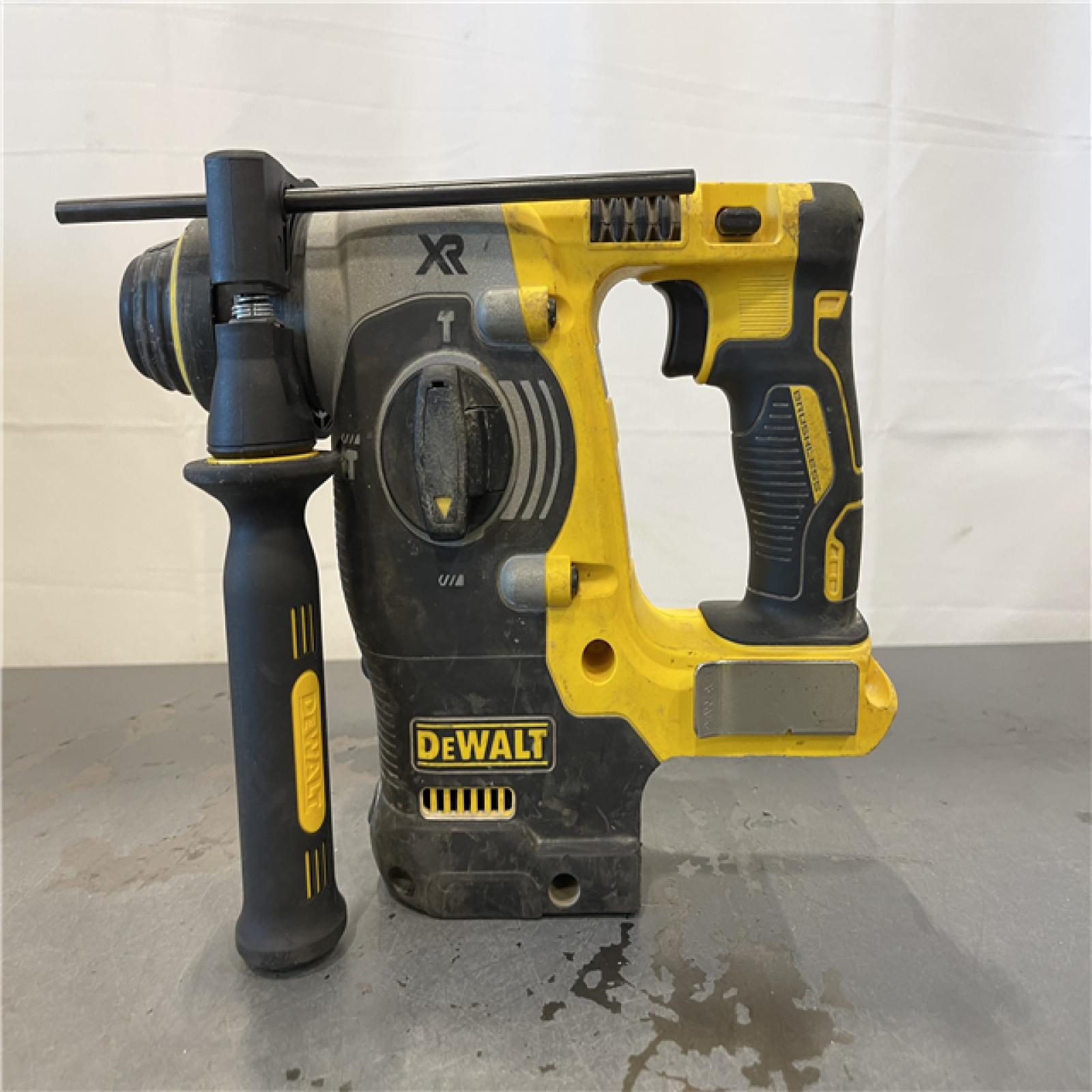 AS-iS - DEWALT 20V MAX XR Cordless Brushless 1 in. SDS Plus L-Shape Rotary Hammer