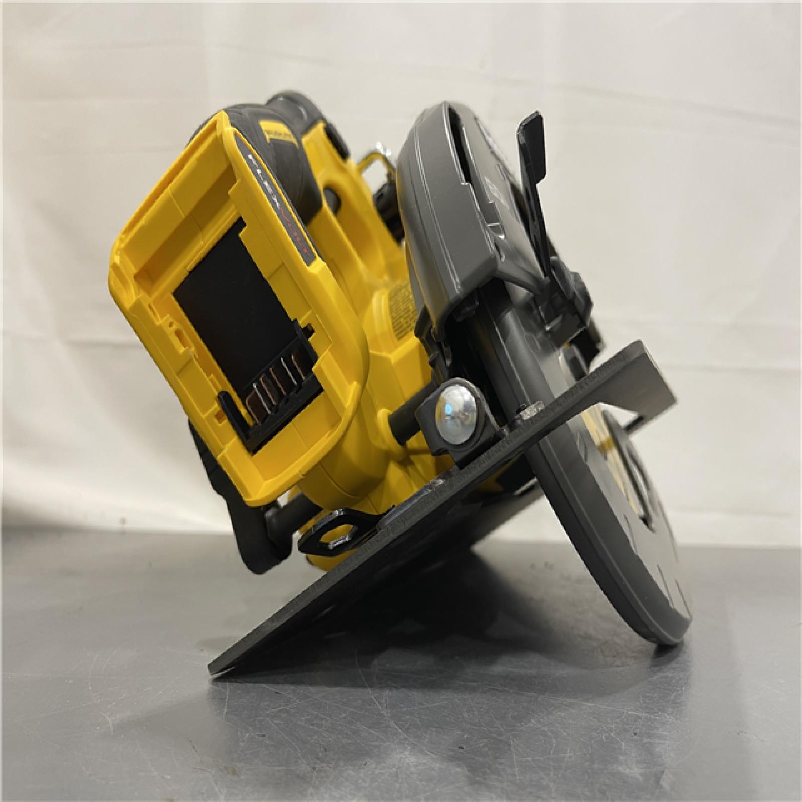 AS-IS - DeWALT Flexvolt Max 7-1/4 60V Brushless Circular Saw (Tool Only)