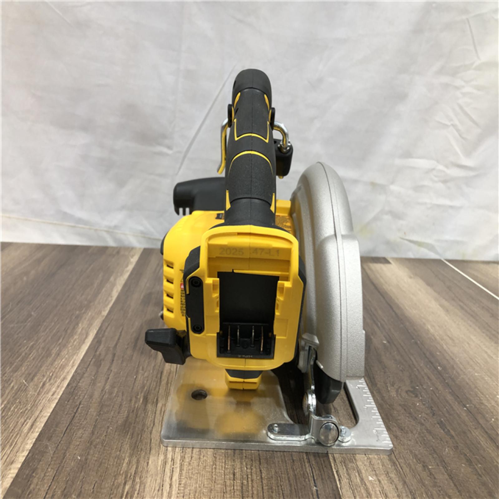 AS-IS DEWALT 20-Volt MAX 7-1/4 in. Cordless Circular Saw (Tool Only)