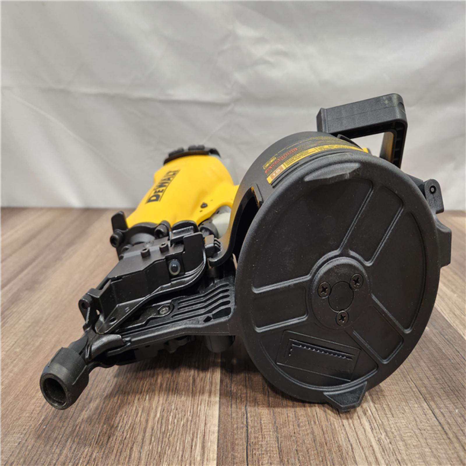 LIKE NEW! - DEWALT 2-1/2 Inch 15 Degree Coil Siding and Fencing Nailer