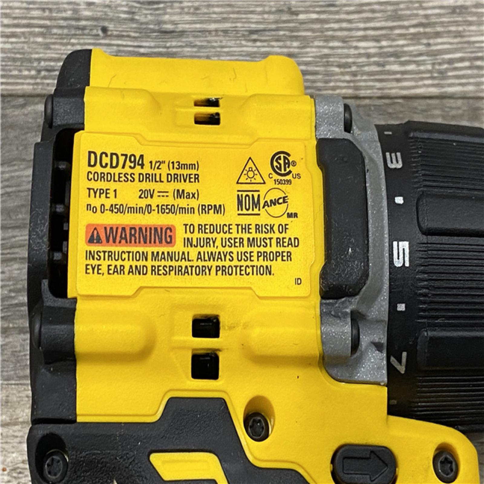 AS-IS DEWALT ATOMIC 20-Volt MAX Lithium-Ion Cordless Combo Kit