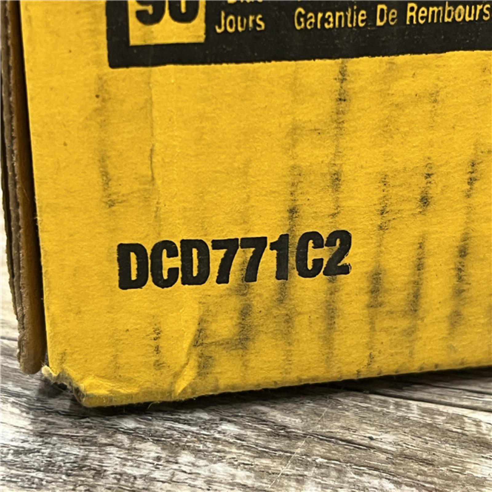NEW - DEWALT 20V MAX Cordless 1/2 in. Drill/Driver Kit
