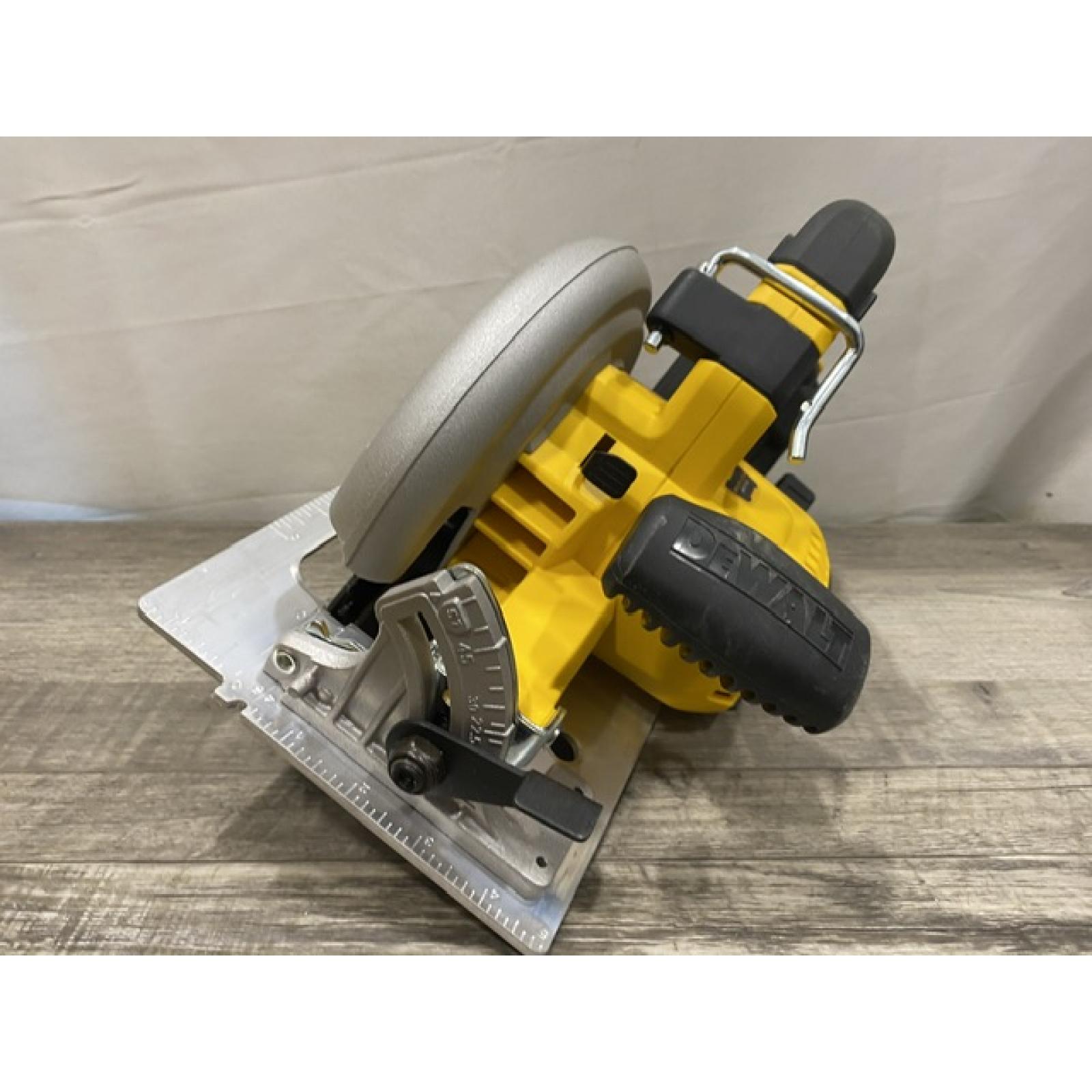 AS-IS DEWALT 20-Volt MAX 7-1/4 in. Cordless Circular Saw (Tool Only)