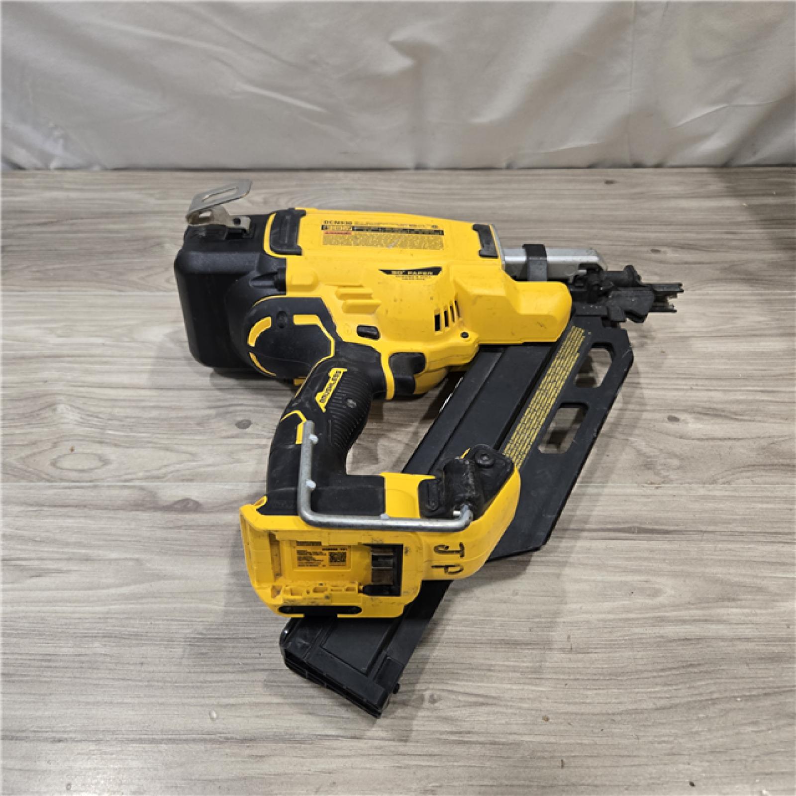 AS-IS DEWALT 20V 30 Degree Cordless Framing Nailer (Tool-Only)