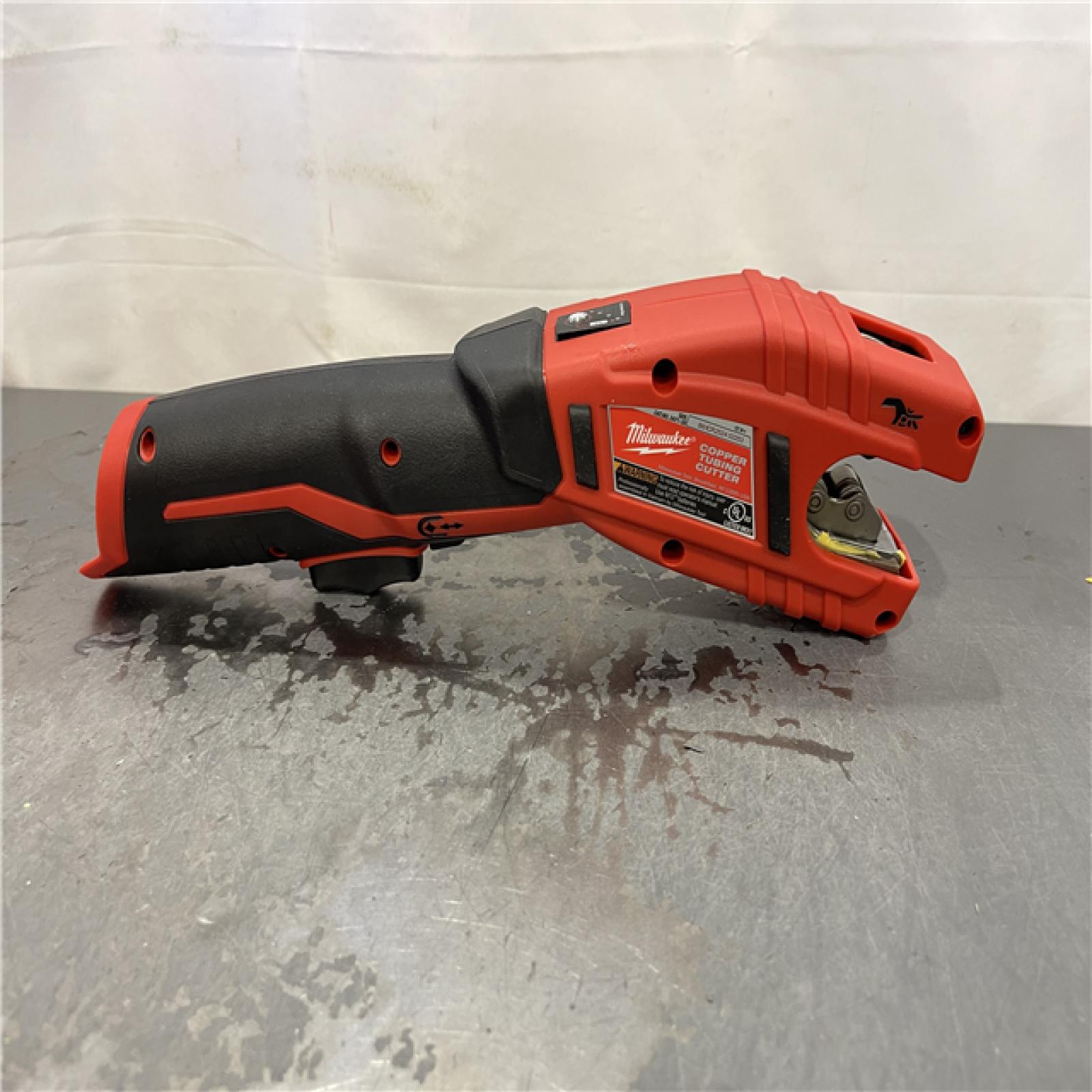 AS-IS - Milwaukee M12 12V Lithium-Ion Cordless Copper Tubing Cutter