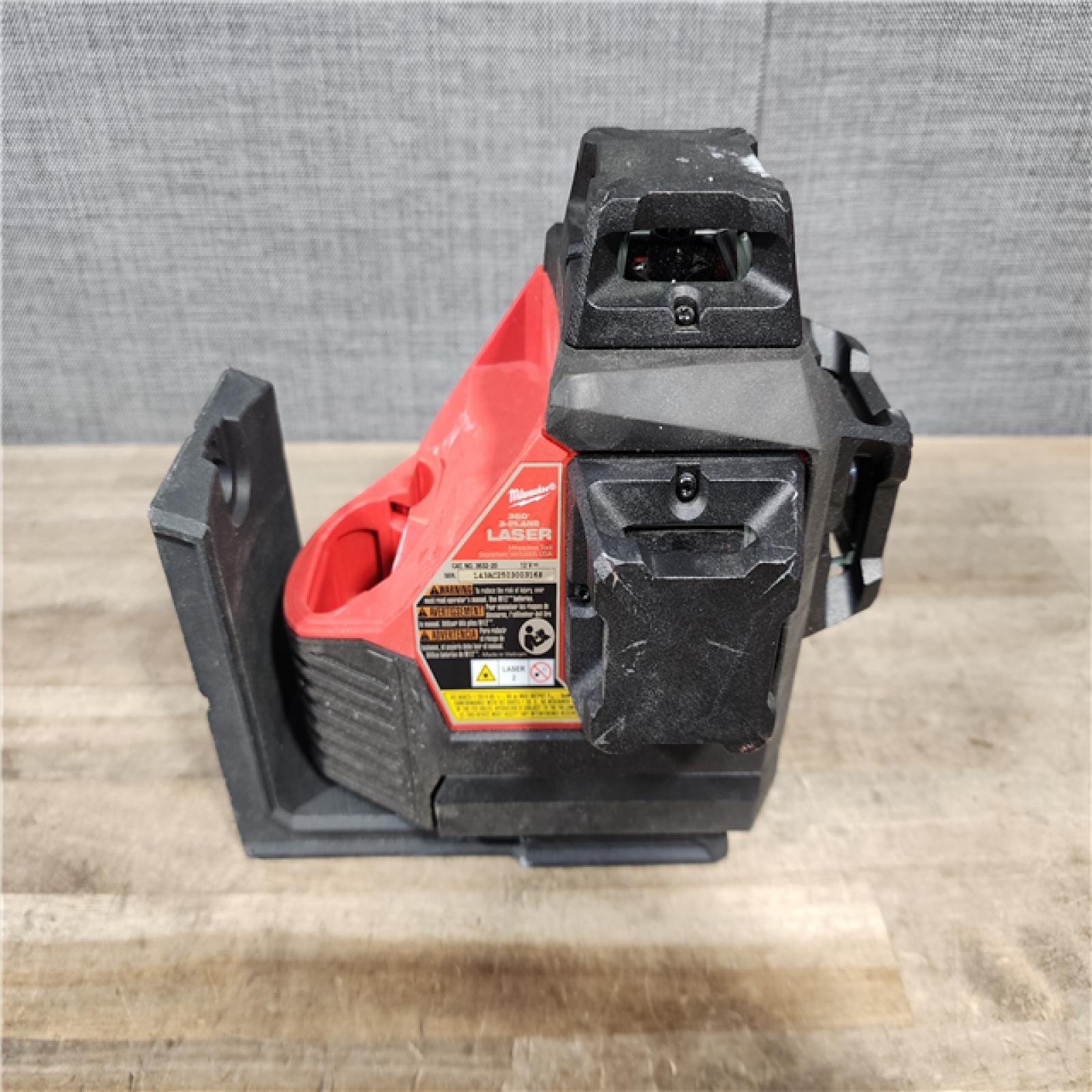 HOUSTON LOCATION - AS-IS Milwaukee-3632-21 M12 Green Beam Laser 360° 3-Plane Kit