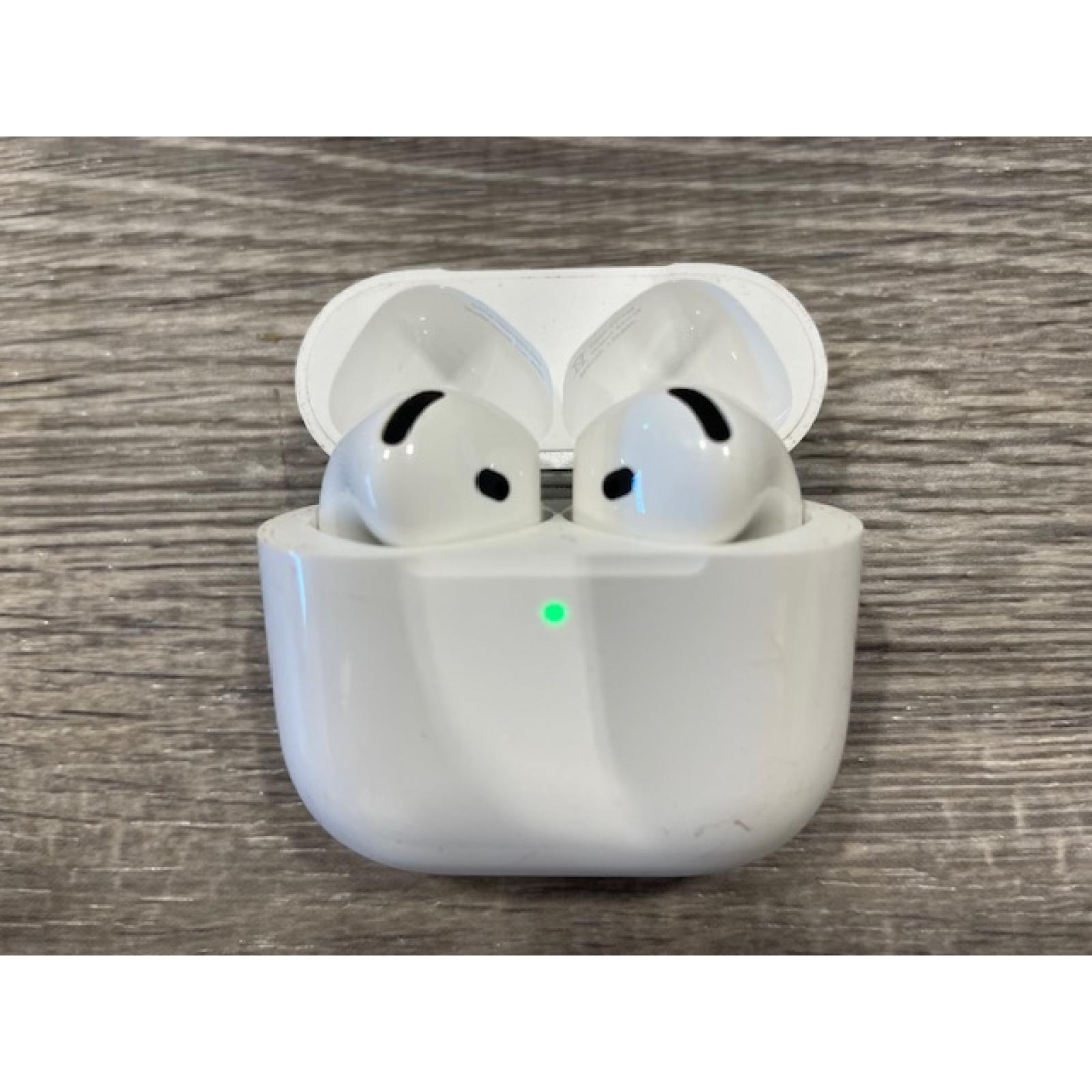 AS-IS Apple Airpods 4 Wireless Charging Case