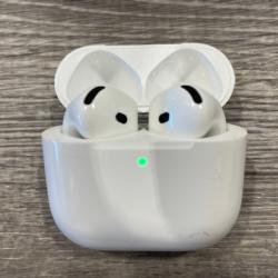 AS-IS Apple Airpods 4 Wireless Charging Case