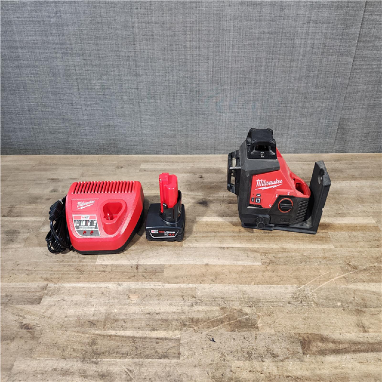 HOUSTON LOCATION - AS-IS Milwaukee 12-Volt Lithium-Ion Cordless Green 250 ft. 3-Plane Laser Level Kit