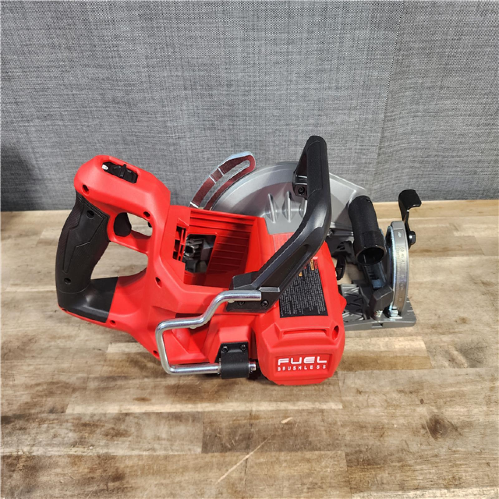HOUSTON LOCATION - AS-IS MILWAUKEE 7-1/4 REAR HANDLE CIRCULAR SAW