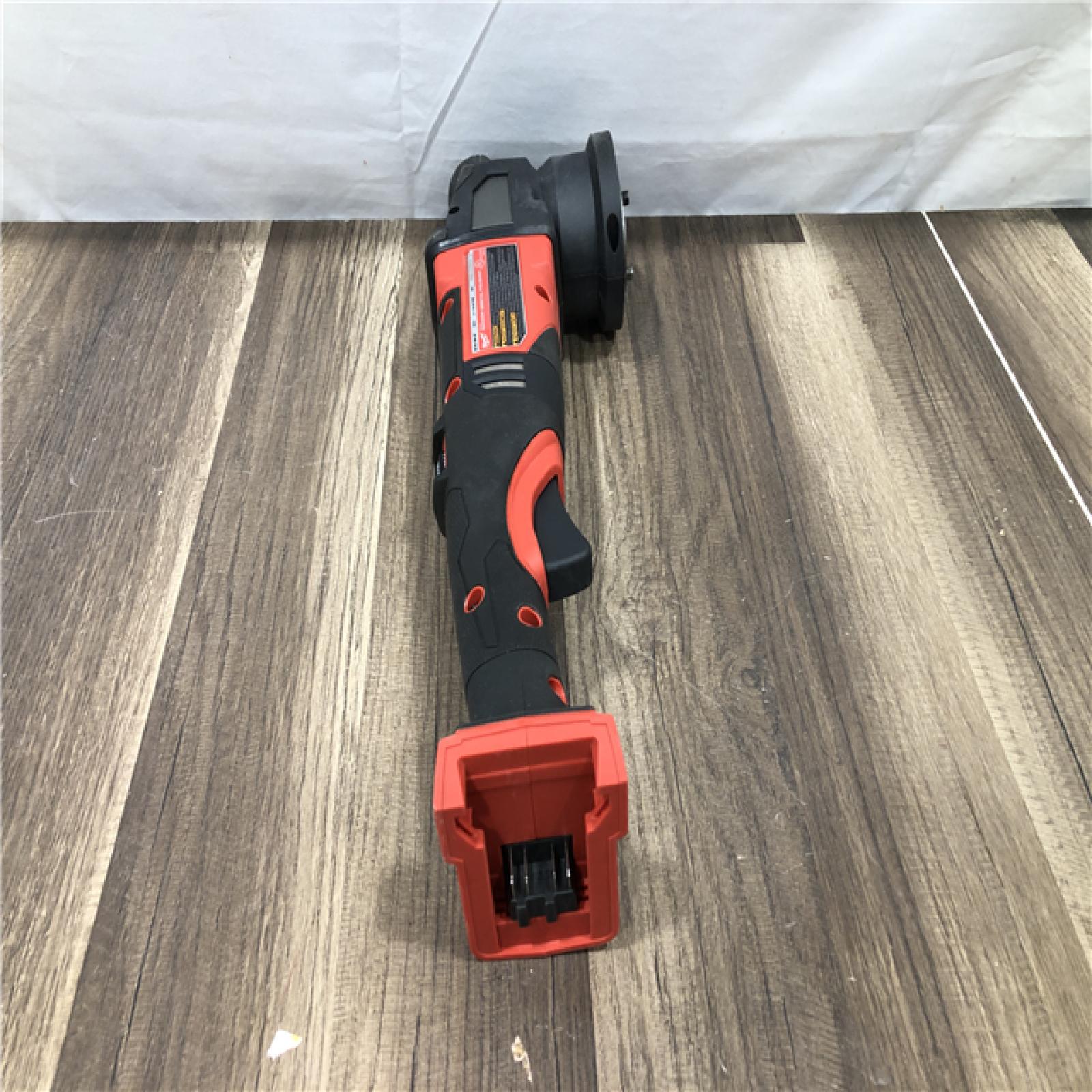 AS-IS Milwaukee FUEL18V Lithium-Ion Brushless Cordless 15MM DA Polisher (Tool-Only)