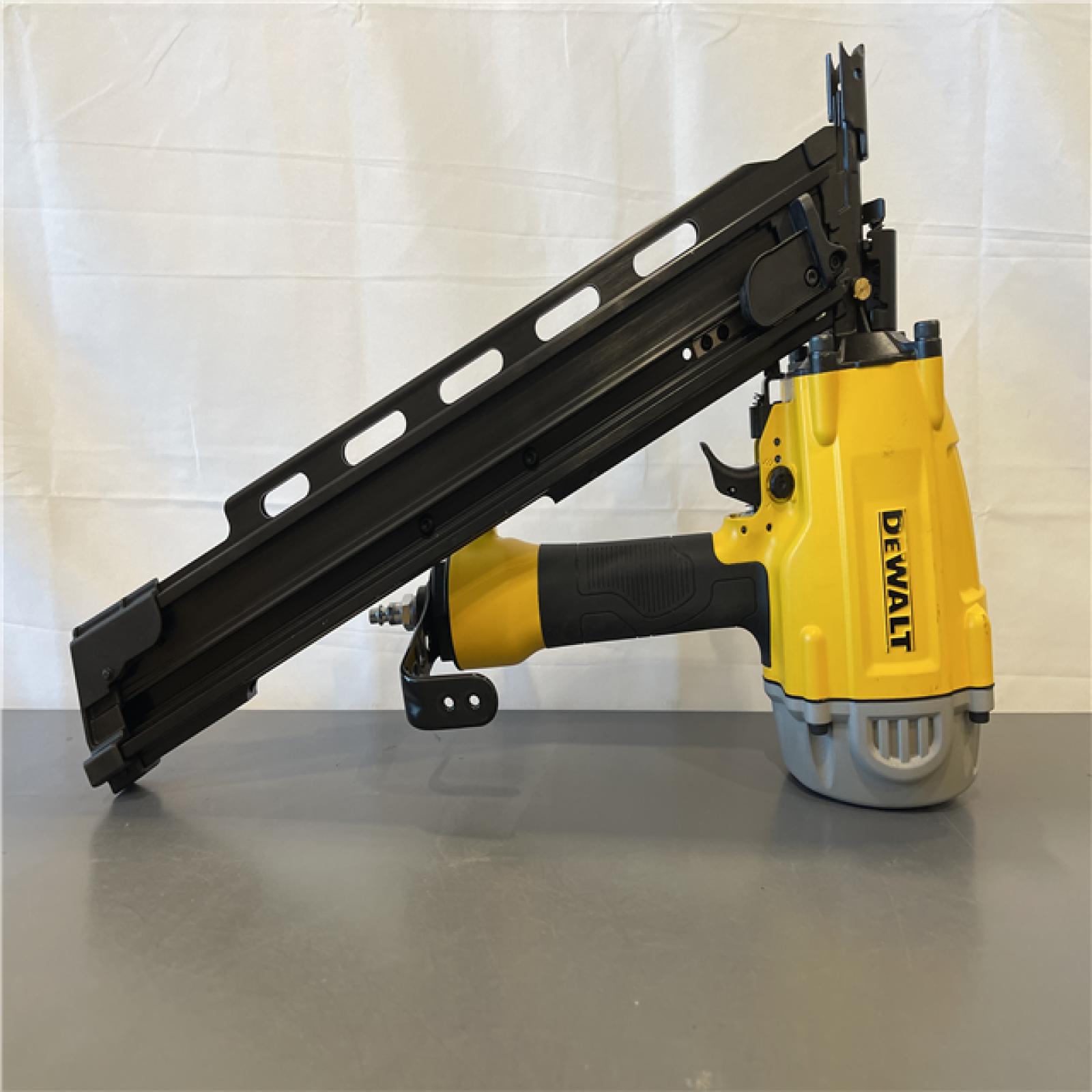 Like New! - 21 Plastic Round Head Collated Framing Nailer