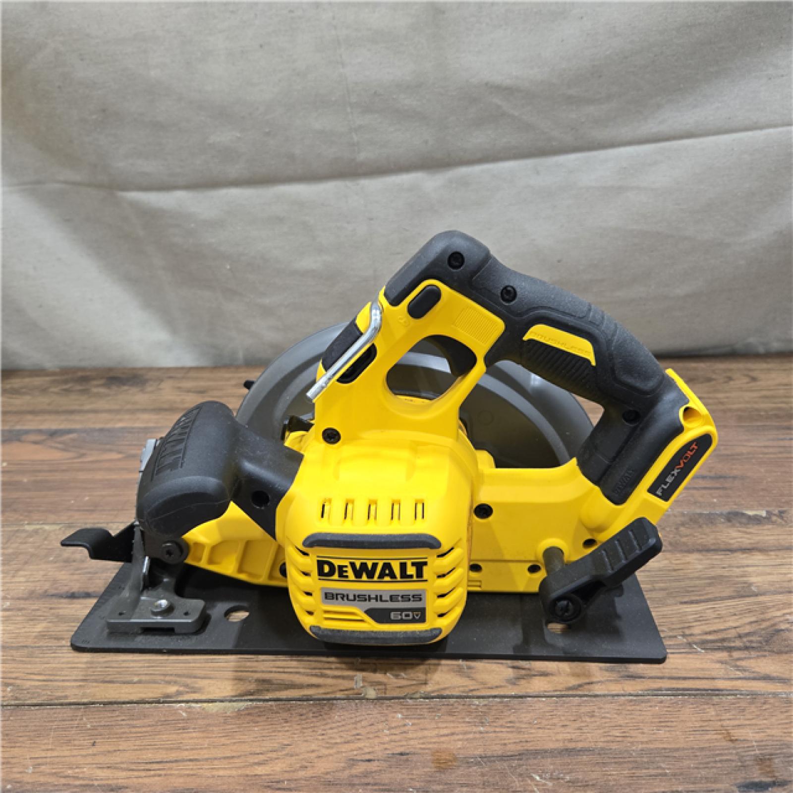 AS-IS DeWALT Flexvolt Max 7-1/4  60V Brushless Circular Saw DCS578B