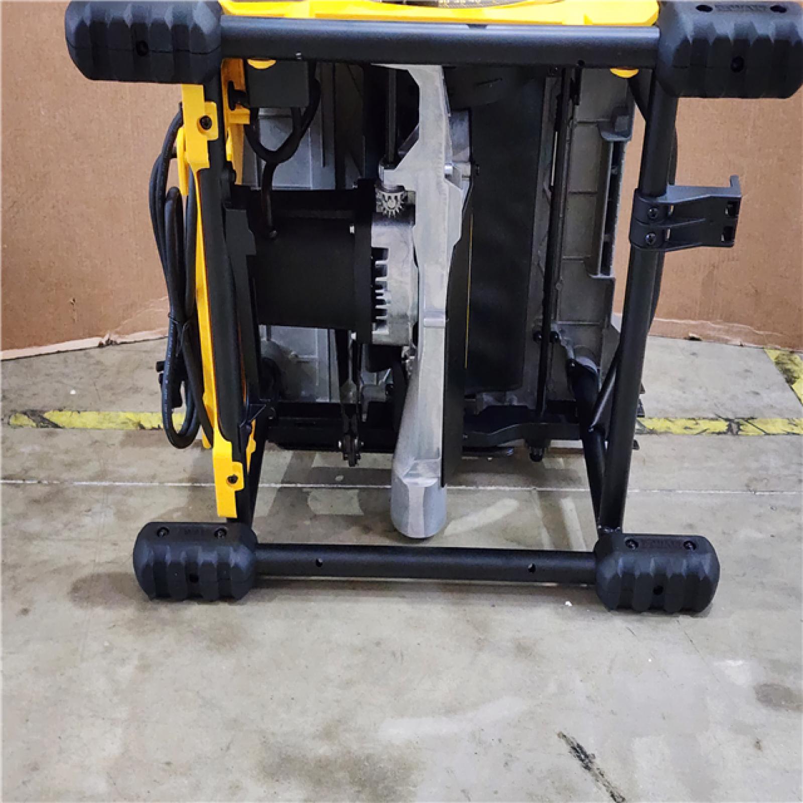 HOUSTON LOCATION - AS-IS DeWalt 15 Amps Corded 8-1/4 in. Compact Table Saw