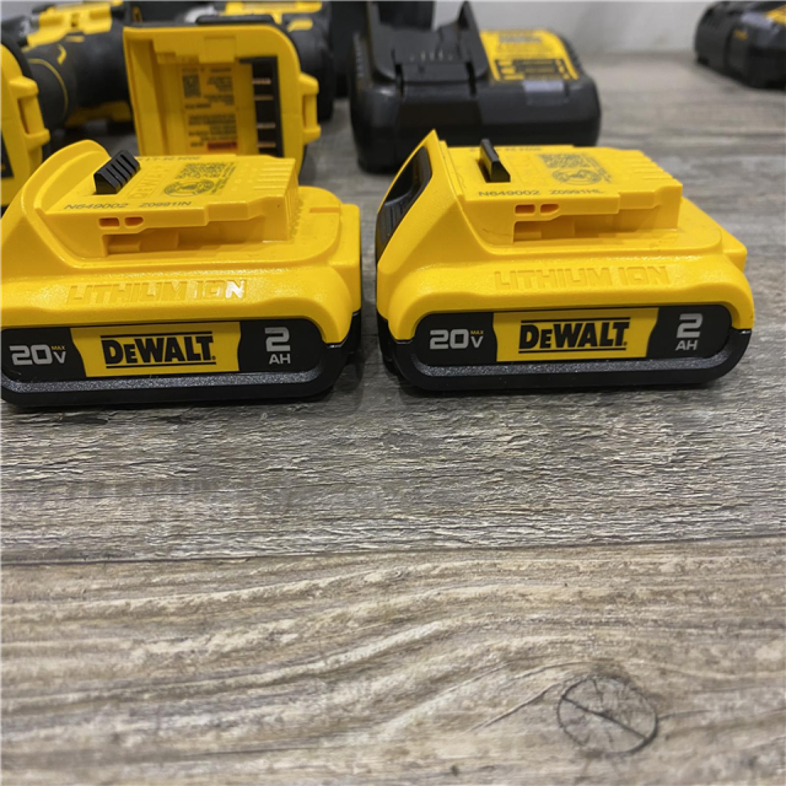 AS-IS DEWALT ATOMIC 20-Volt MAX Lithium-Ion Cordless Combo Kit