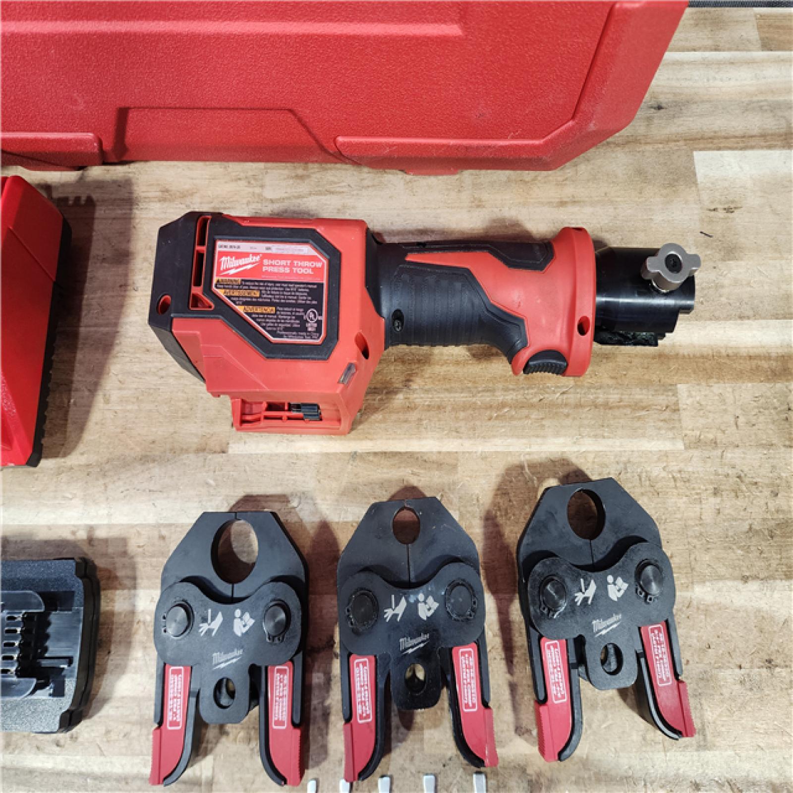 HOUSTON LOCATION - AS - IS Milwaukee 18V Lithium-Ion Cordless Short Throw Press Tool with 3 PEX Crimp Jaws Kit