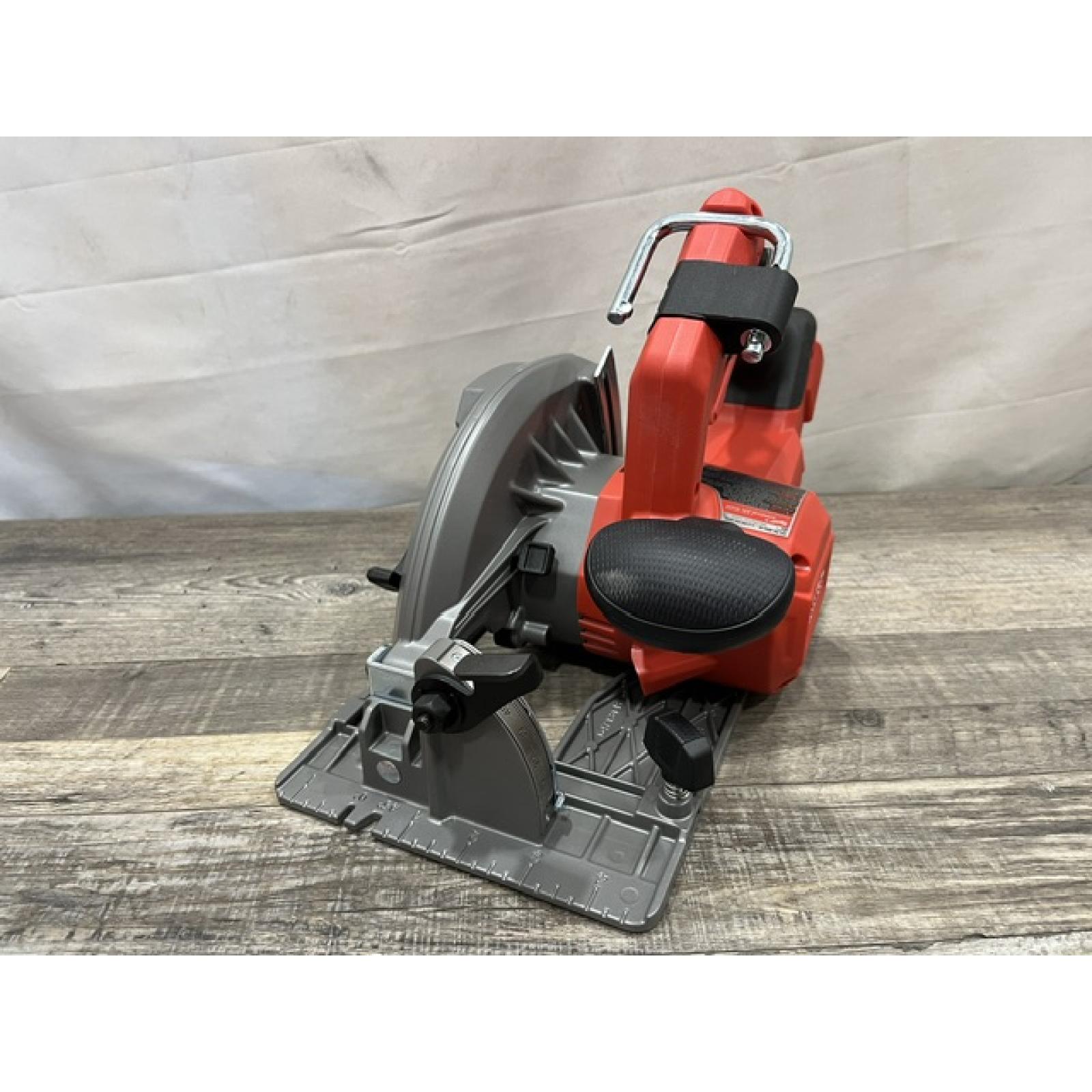 AS-IS Milwaukee FUEL 18V Lithium-Ion Brushless Cordless 7-1/4 in. Circular Saw Kit