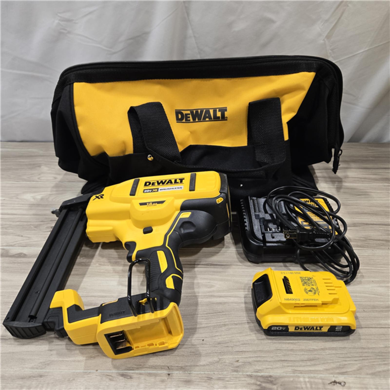 AS-IS DeWALT DCN681D1 20V MAX 18ga Cordless Narrow Crown Stapler Kit