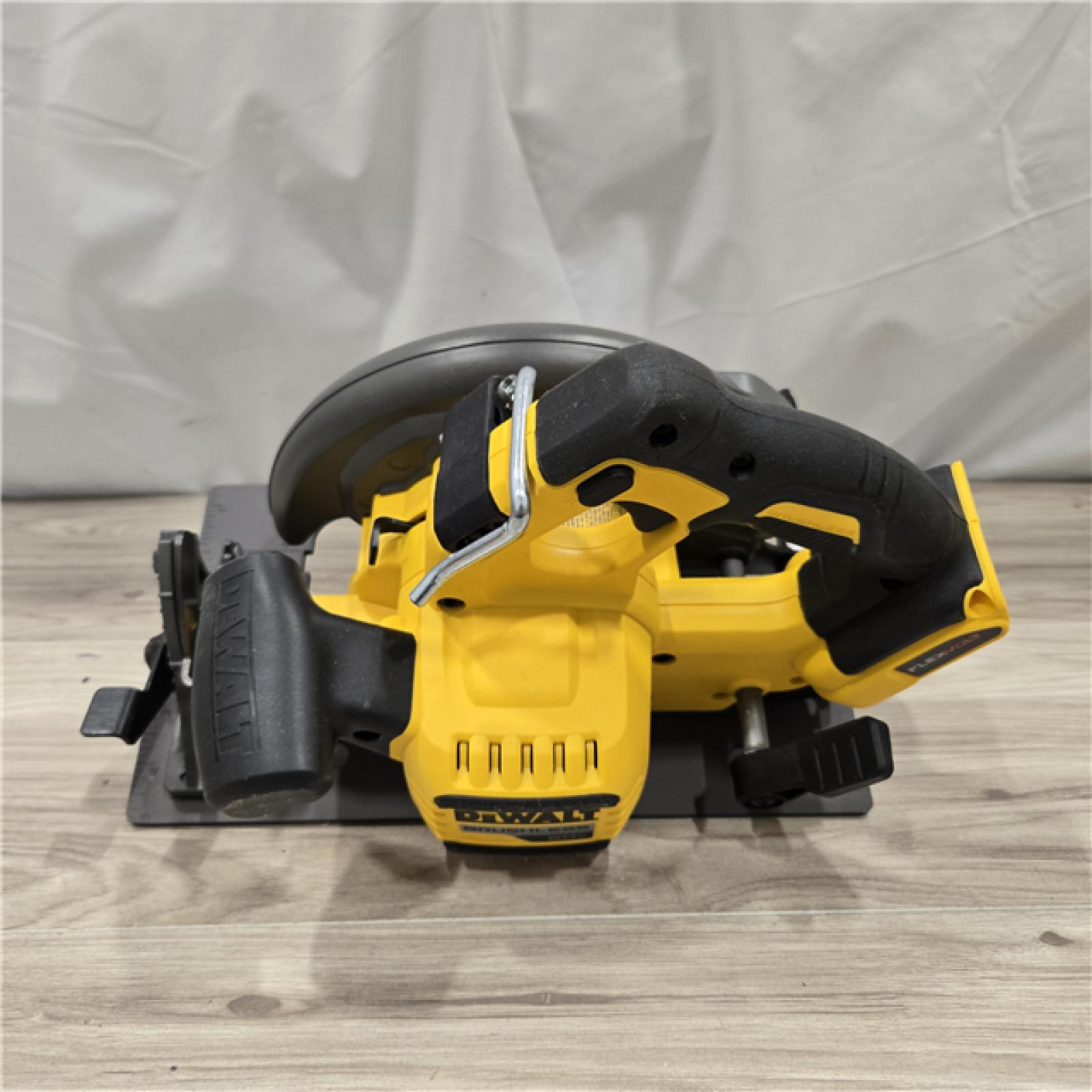 AS-IS DeWALT Flexvolt Max 7-1/4 60V Circular Saw (Tool Only)
