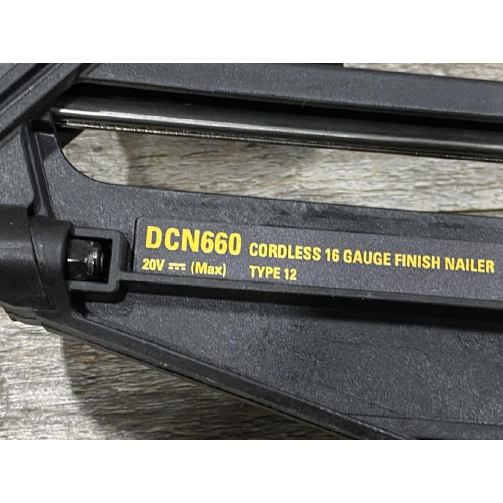 AS-IS DEWALT 20V MAX XR 16-Gauge Electric Cordless Angled Finishing Nailer Kit