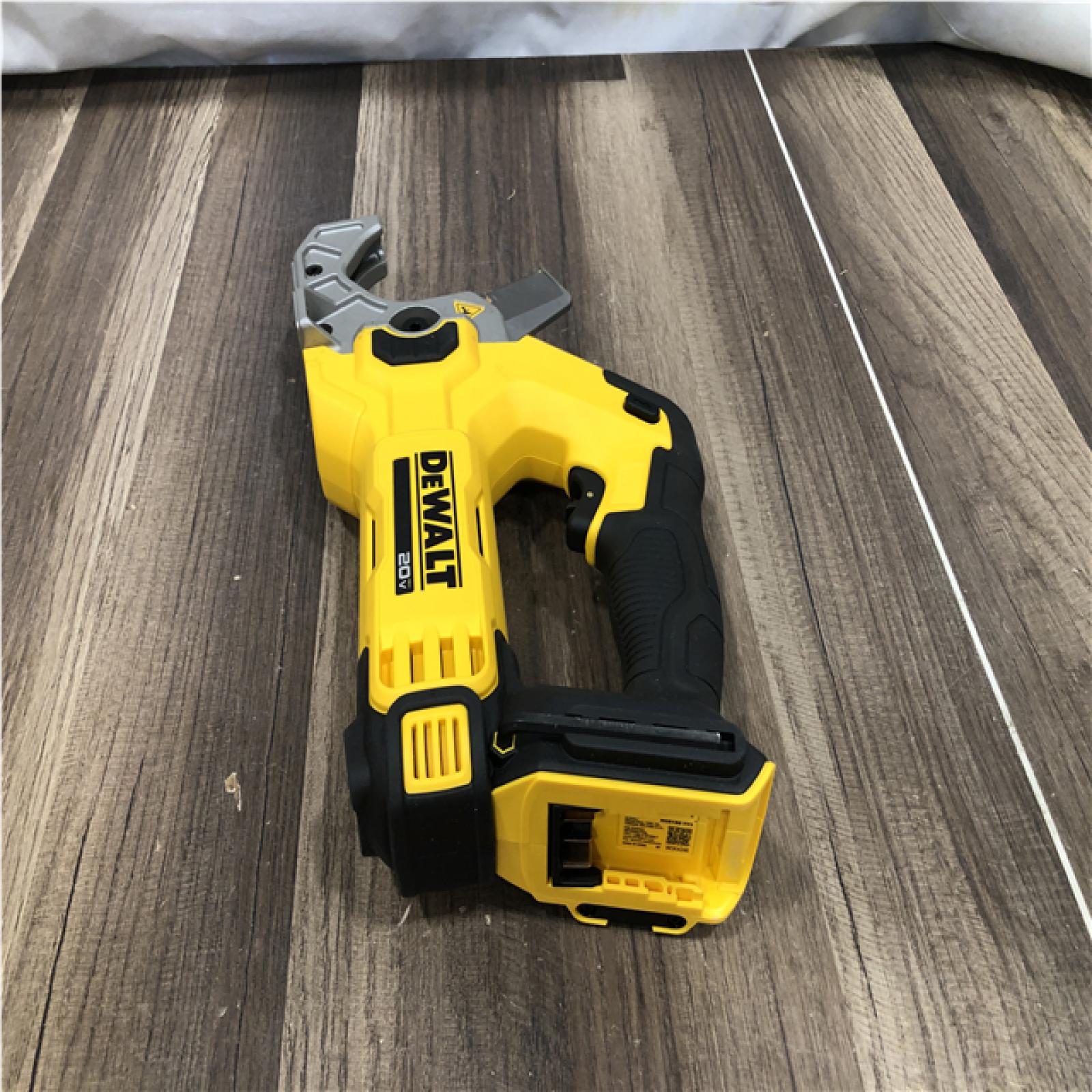 AS-IS DEWALT 20V MAX Cordless Plastic Tubing Cutter (Tool Only)
