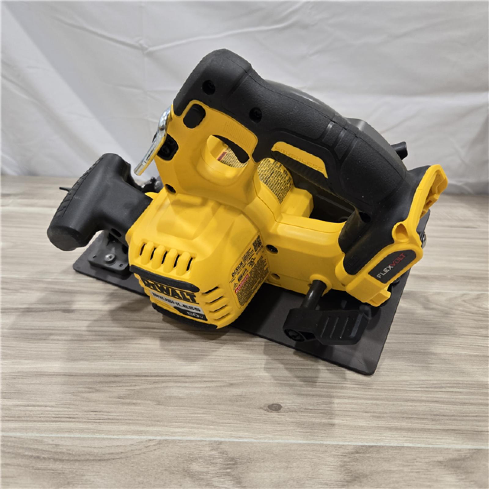 LIKE NEW! - DeWALT Flexvolt Max 7-1/4  60V Brushless Circular Saw