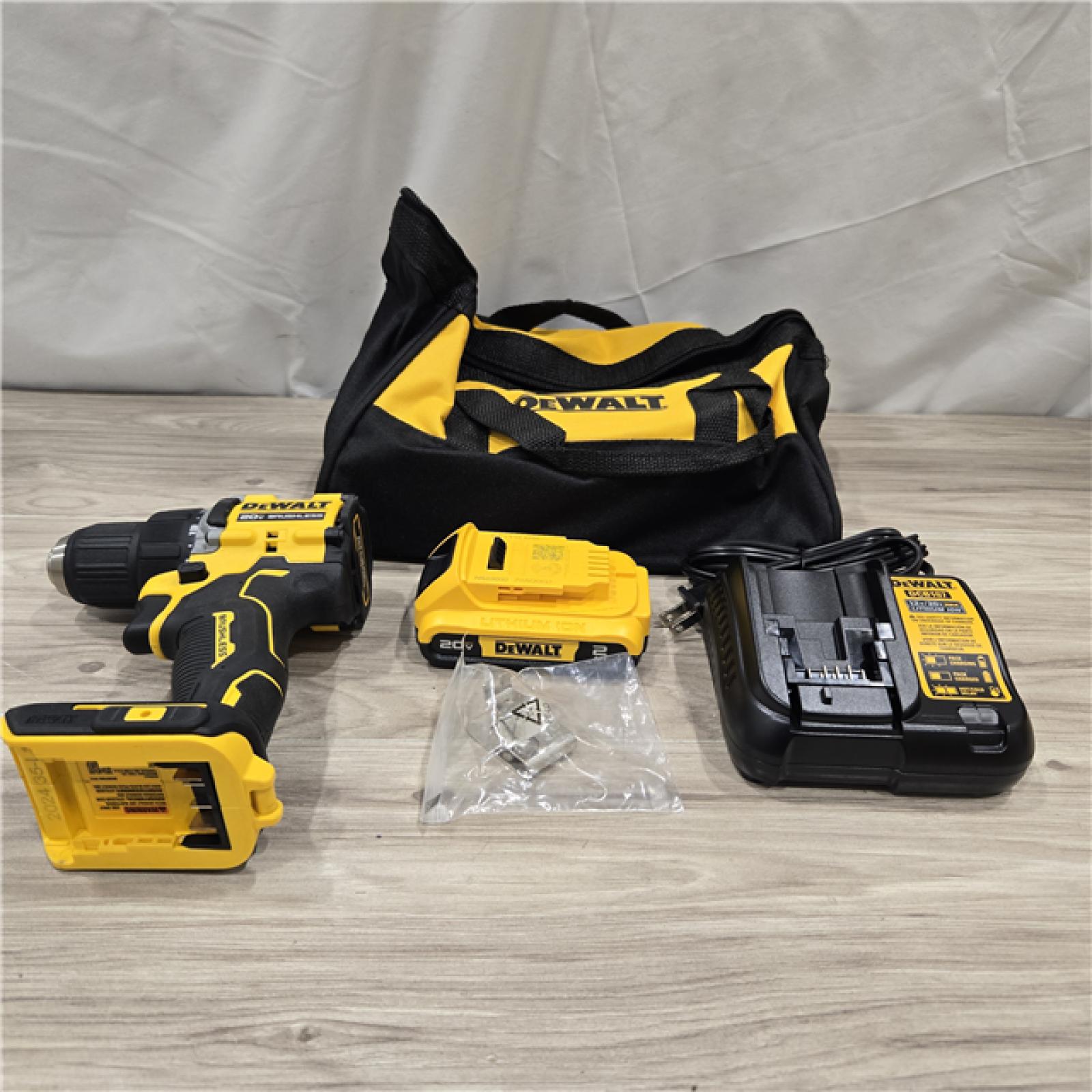 AS-IS DEWALT ATOMIC COMPACT SERIES 20V MAX* Cordless 1/2 Drill/Driver Kit