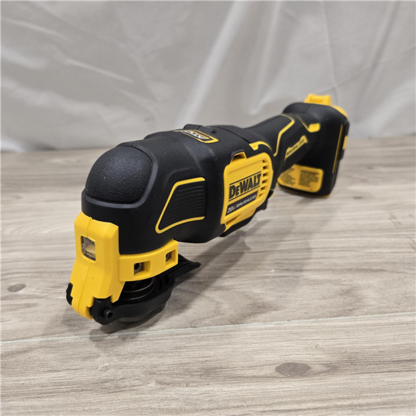 AS-IS DeWalt DCS354D1 20V Cordless Oscillating Multi-Tool Kit