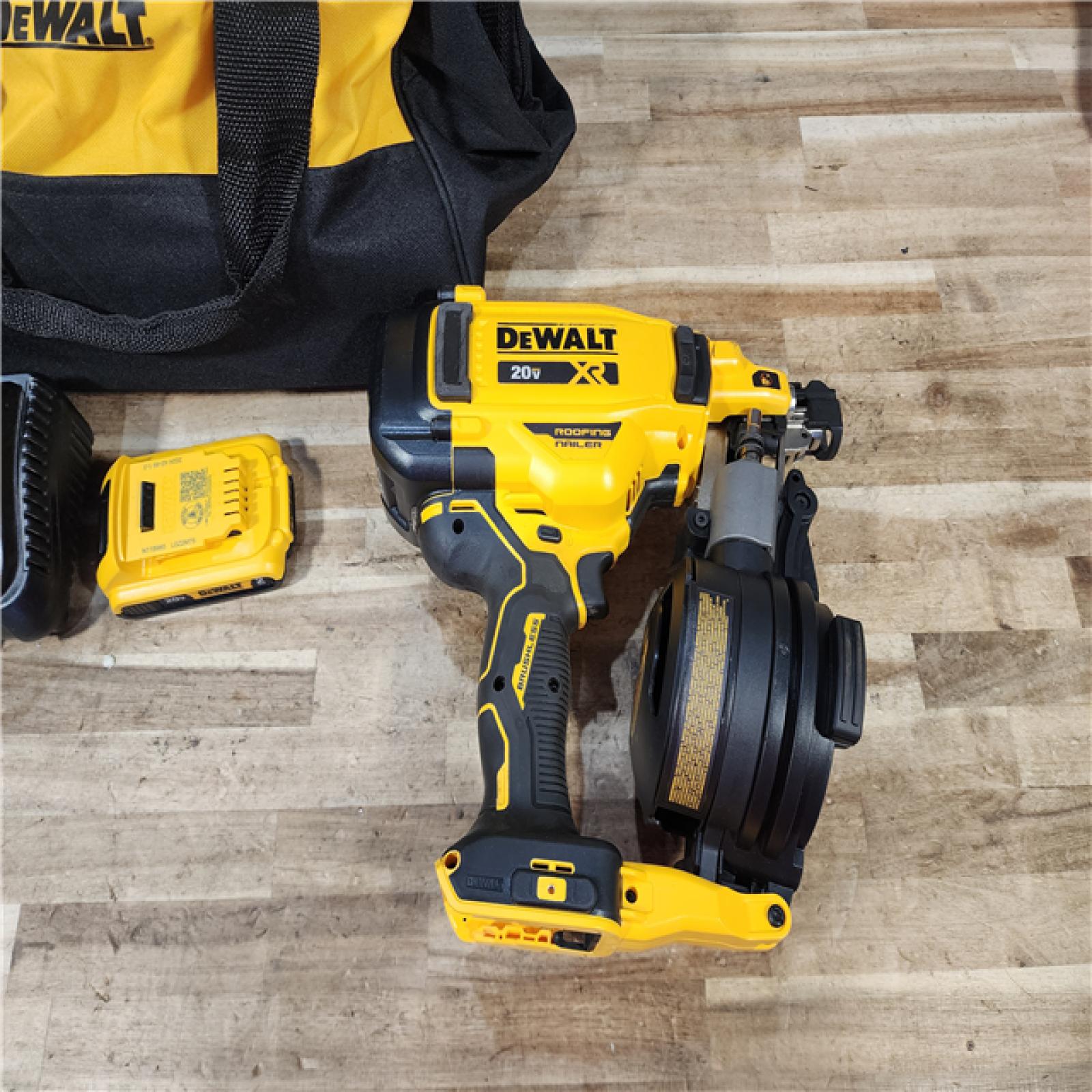 HOUSTON LOCATION - AS - IS DEWALT 20V MAX Lithium-Ion 15-Degree Electric Cordless Roofing Nailer Kit