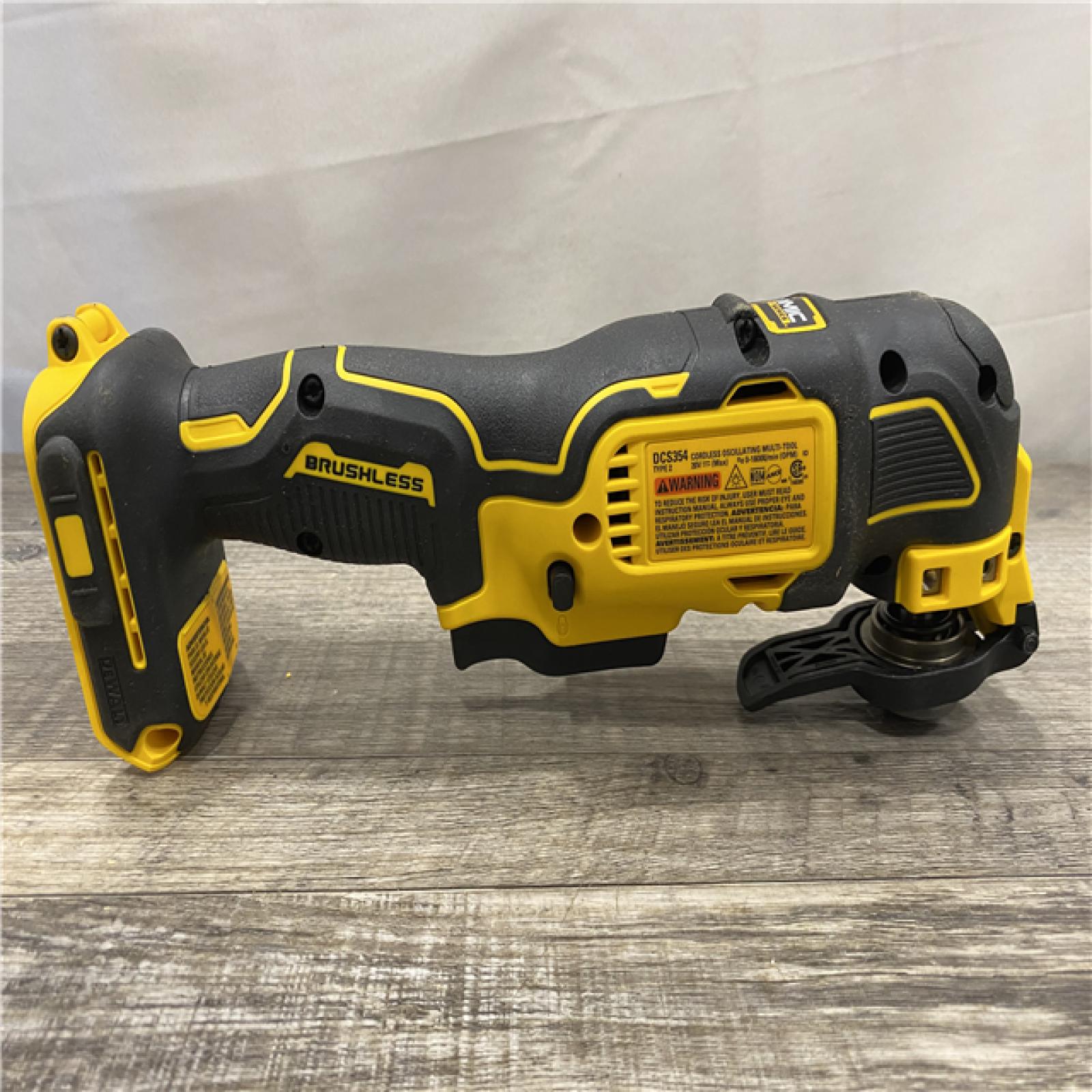 AS-IS DEWALT ATOMIC 20V MAX Cordless Brushless Oscillating Multi Tool Kit